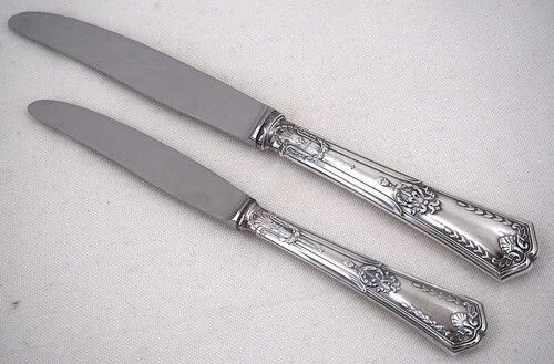 Sfam Sans Gêne, Empire, 24 knives: 12 table knives + 12 dessert, cheese knives.
