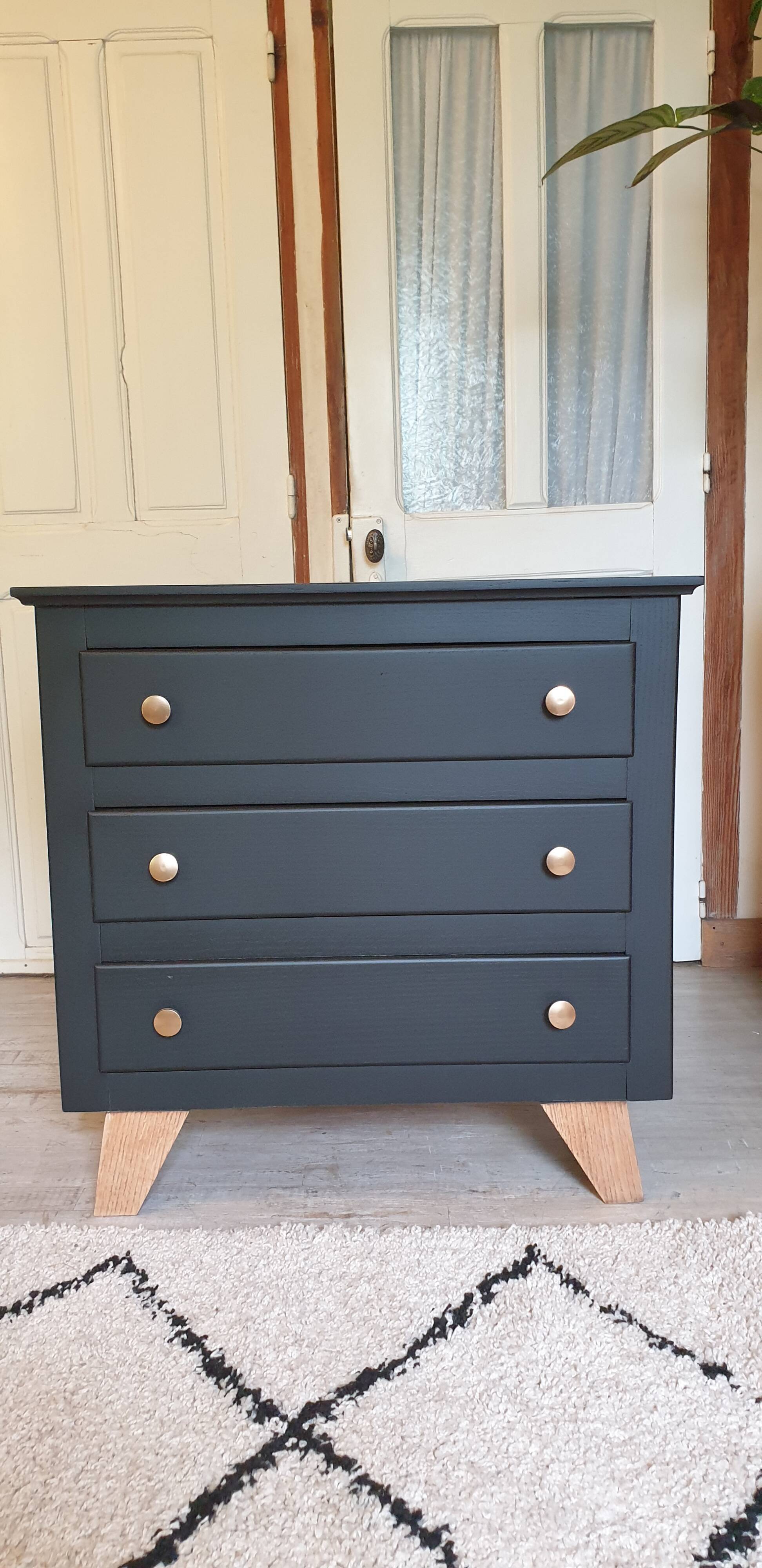 Compass feet dresser