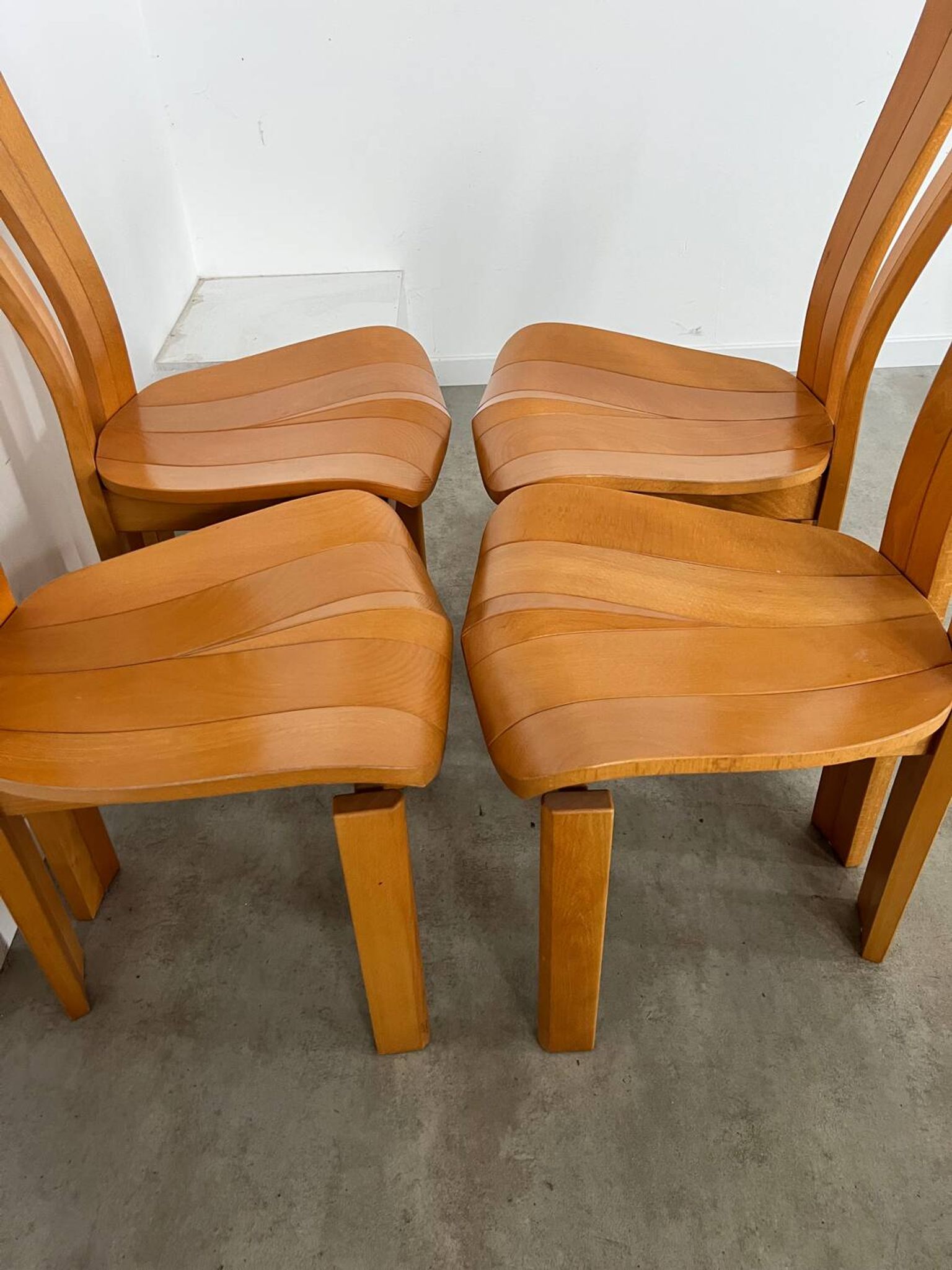 4 old French design solid elm chairs from the 70s vintage