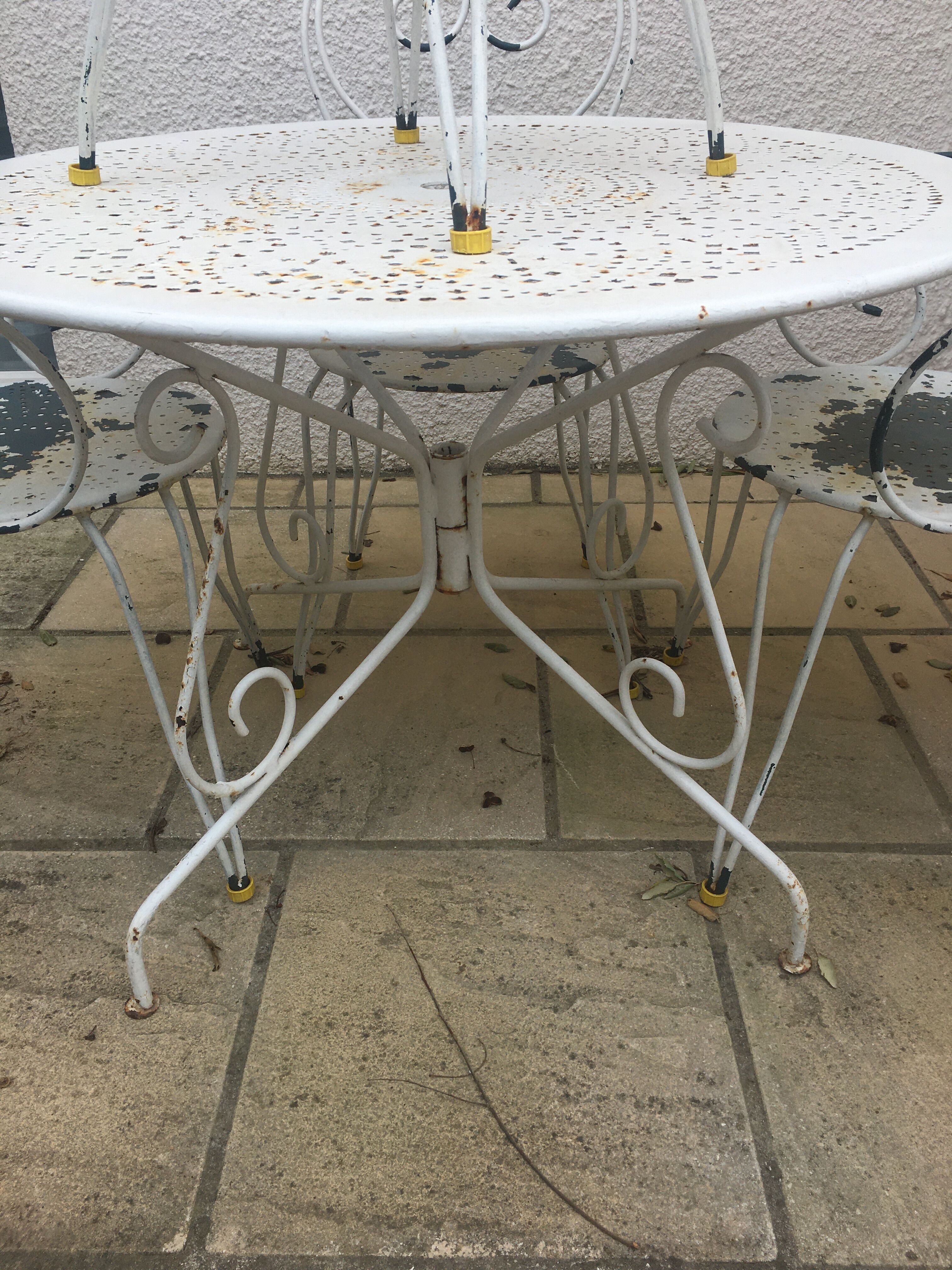 Wrought iron garden lounge