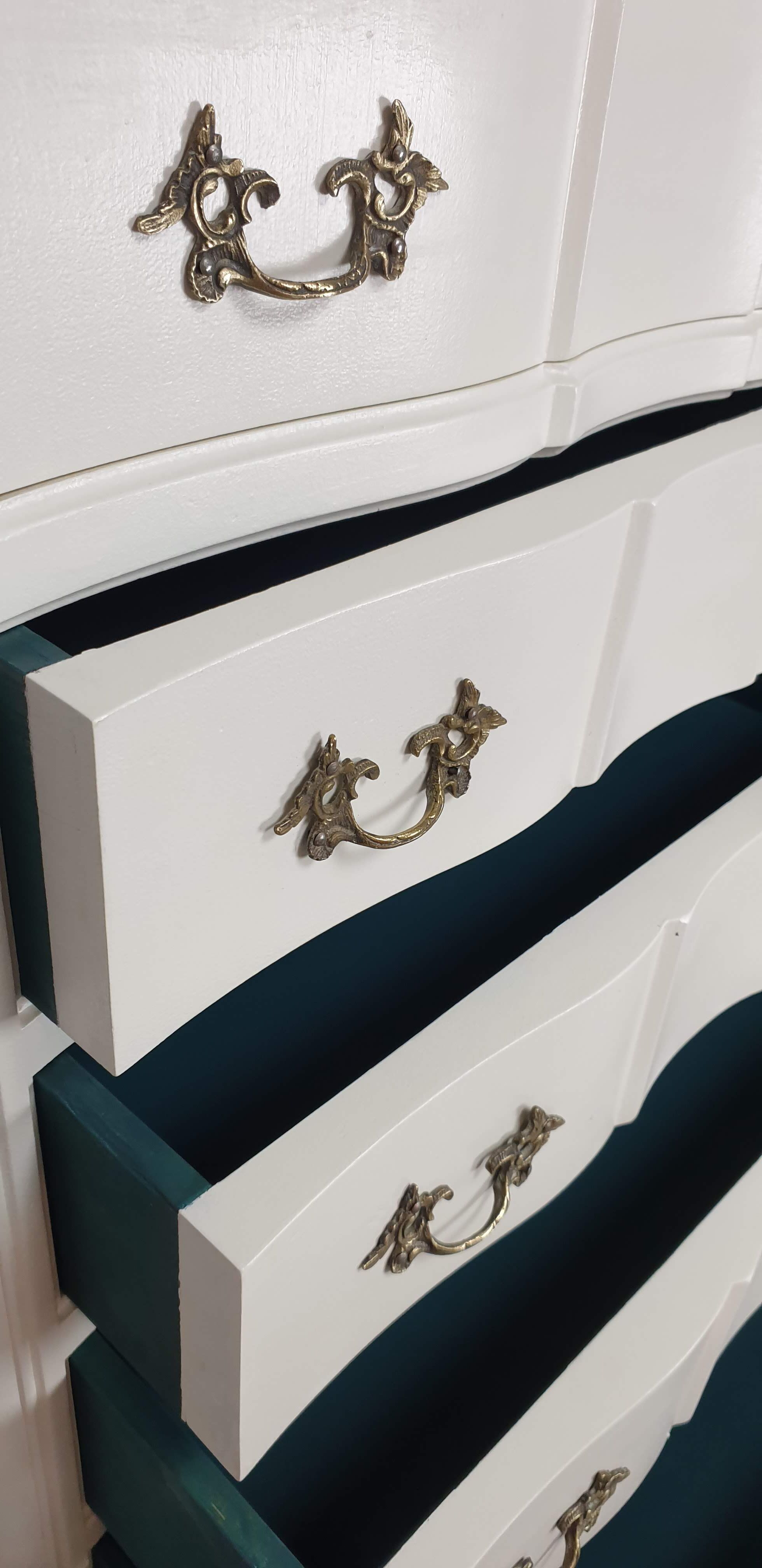 Louis xv-style cream white rag maker