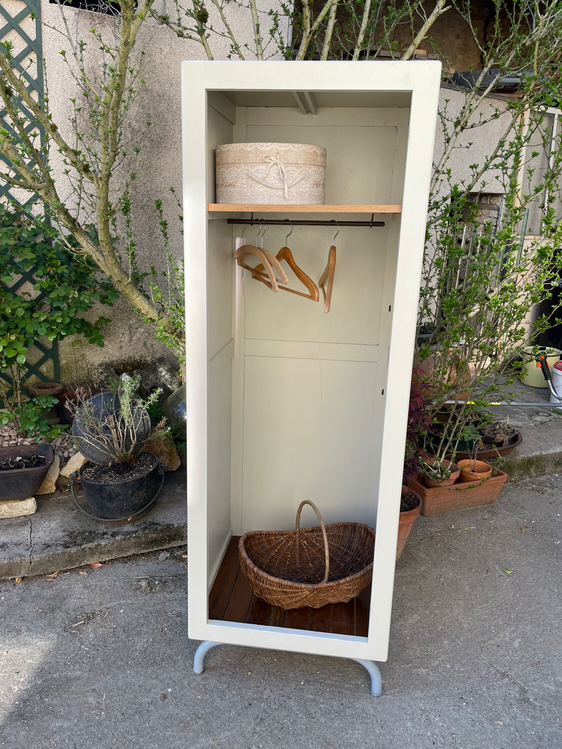 School wardrobe / closet