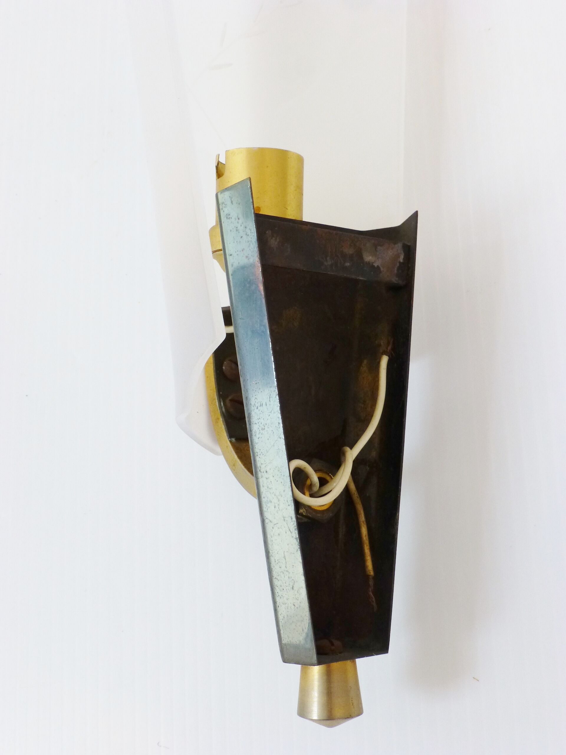 Typical applies 1950 plexiglass to the vintage 50's branches