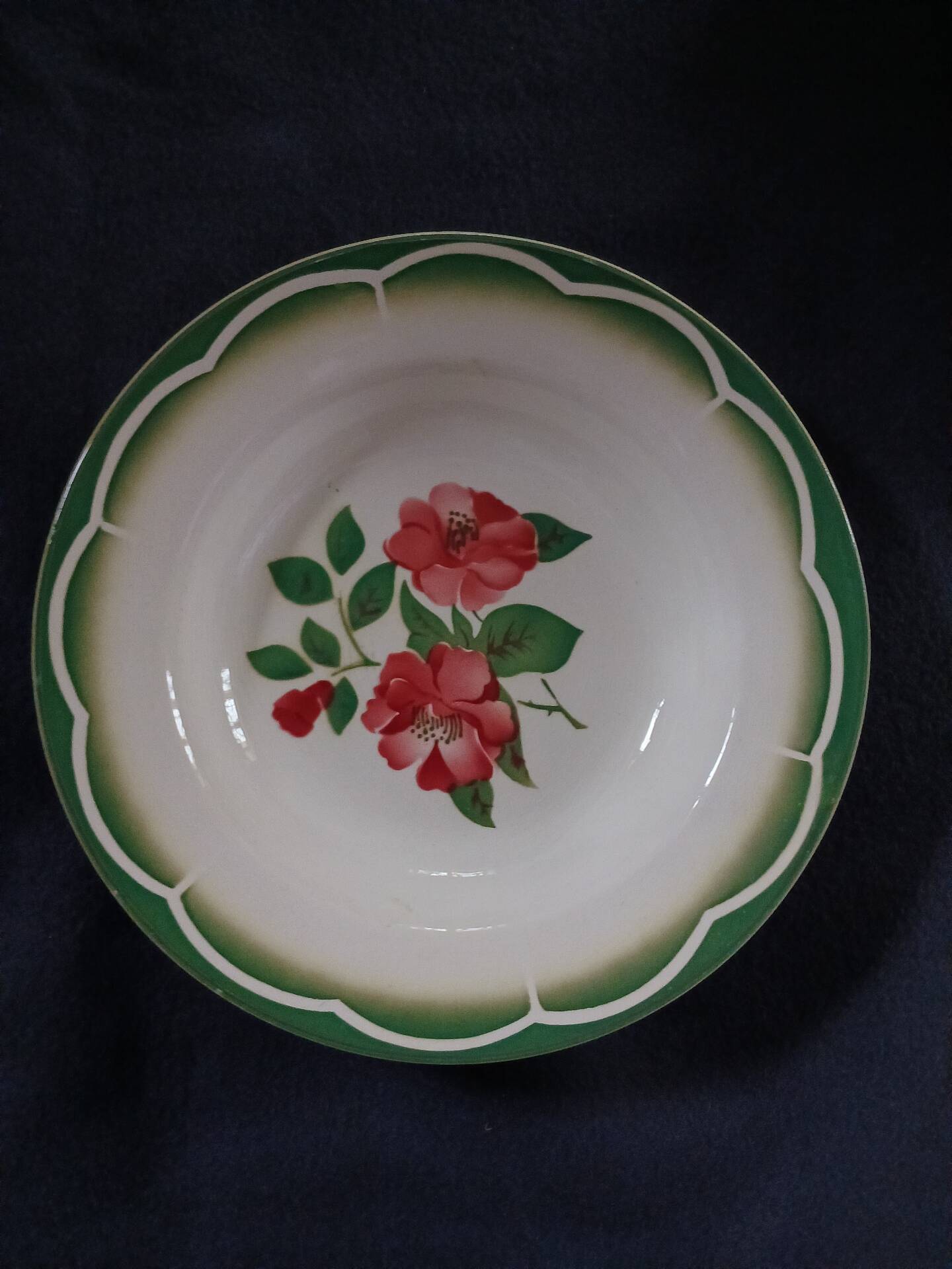 8 assiettes creuses anciennes dépareillées 