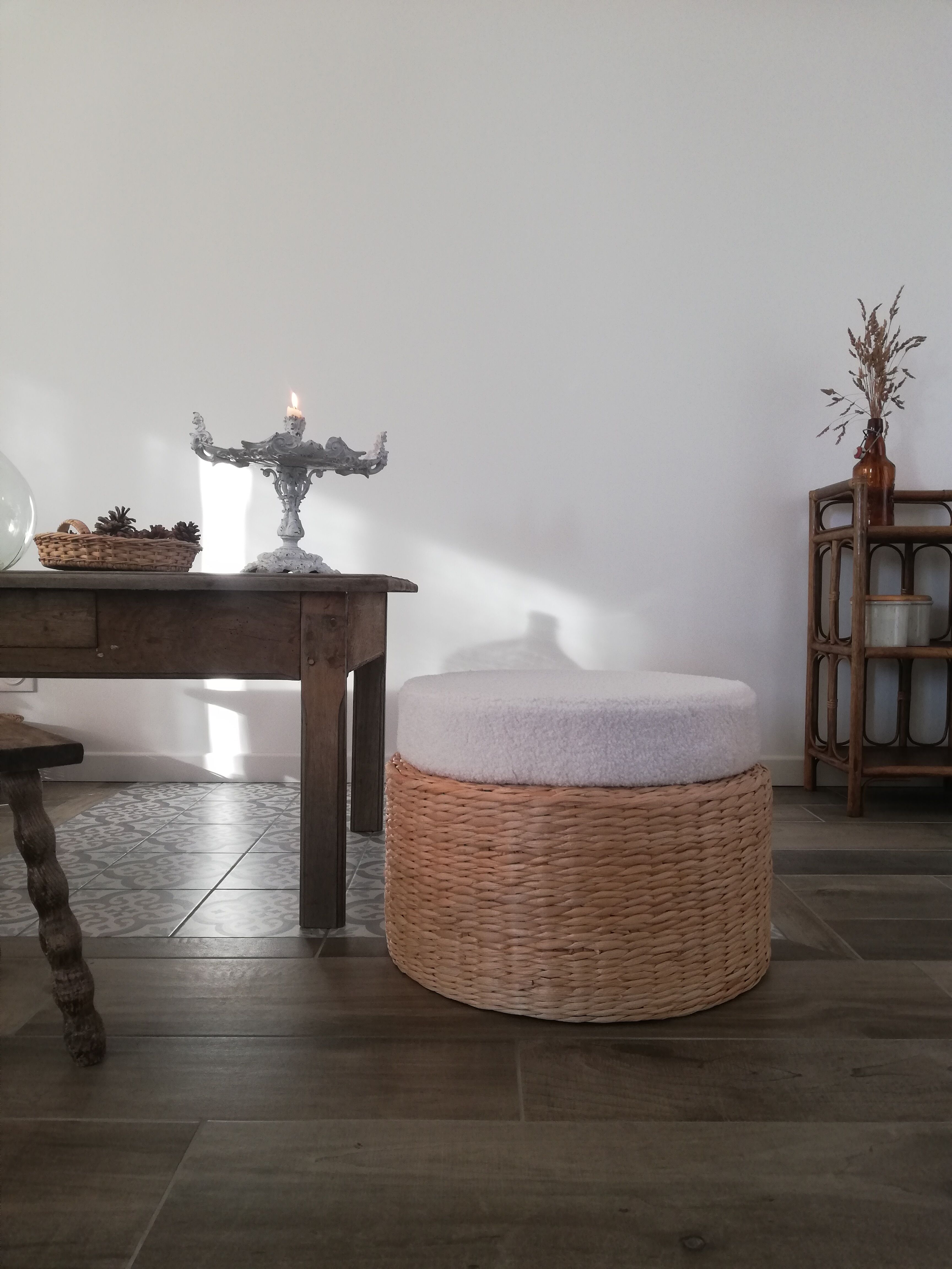 Fabric pouf buckle, end of sofa