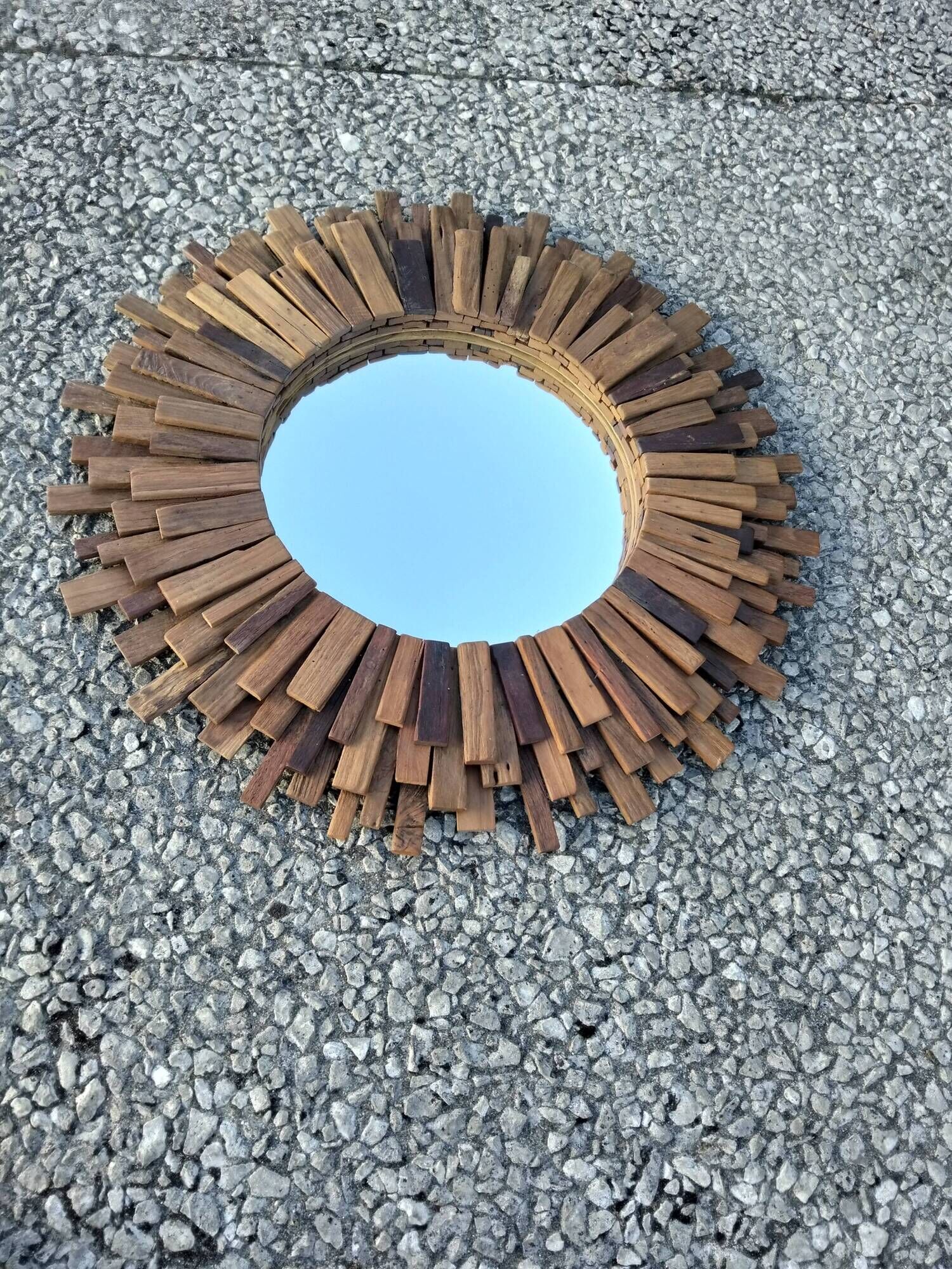 Round mirror