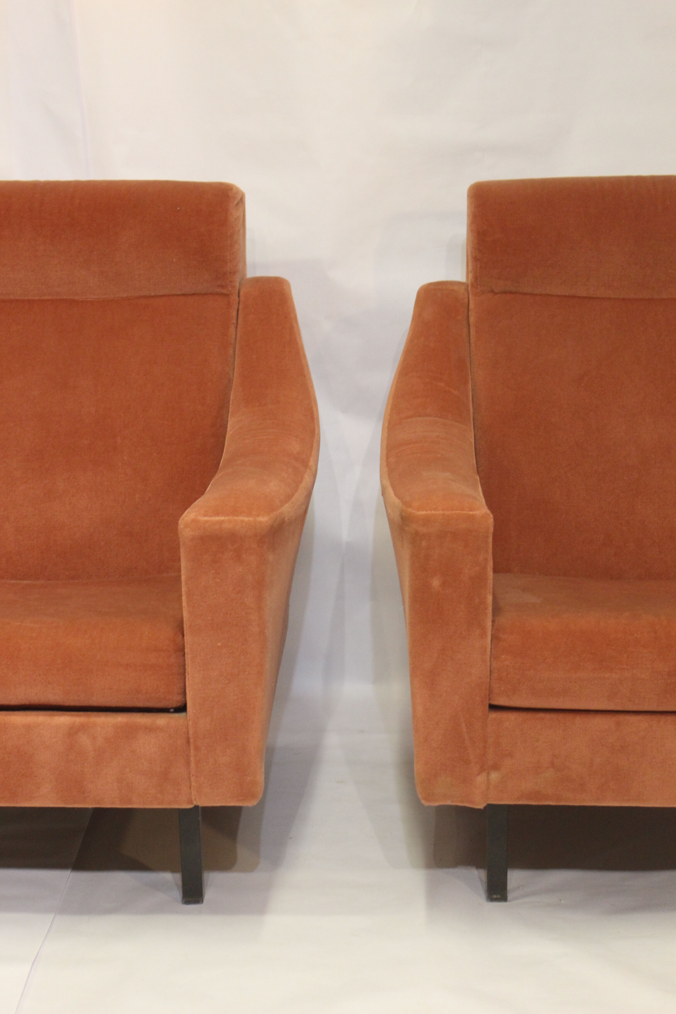 Paire de fauteuils cube en velours style Italien années 70