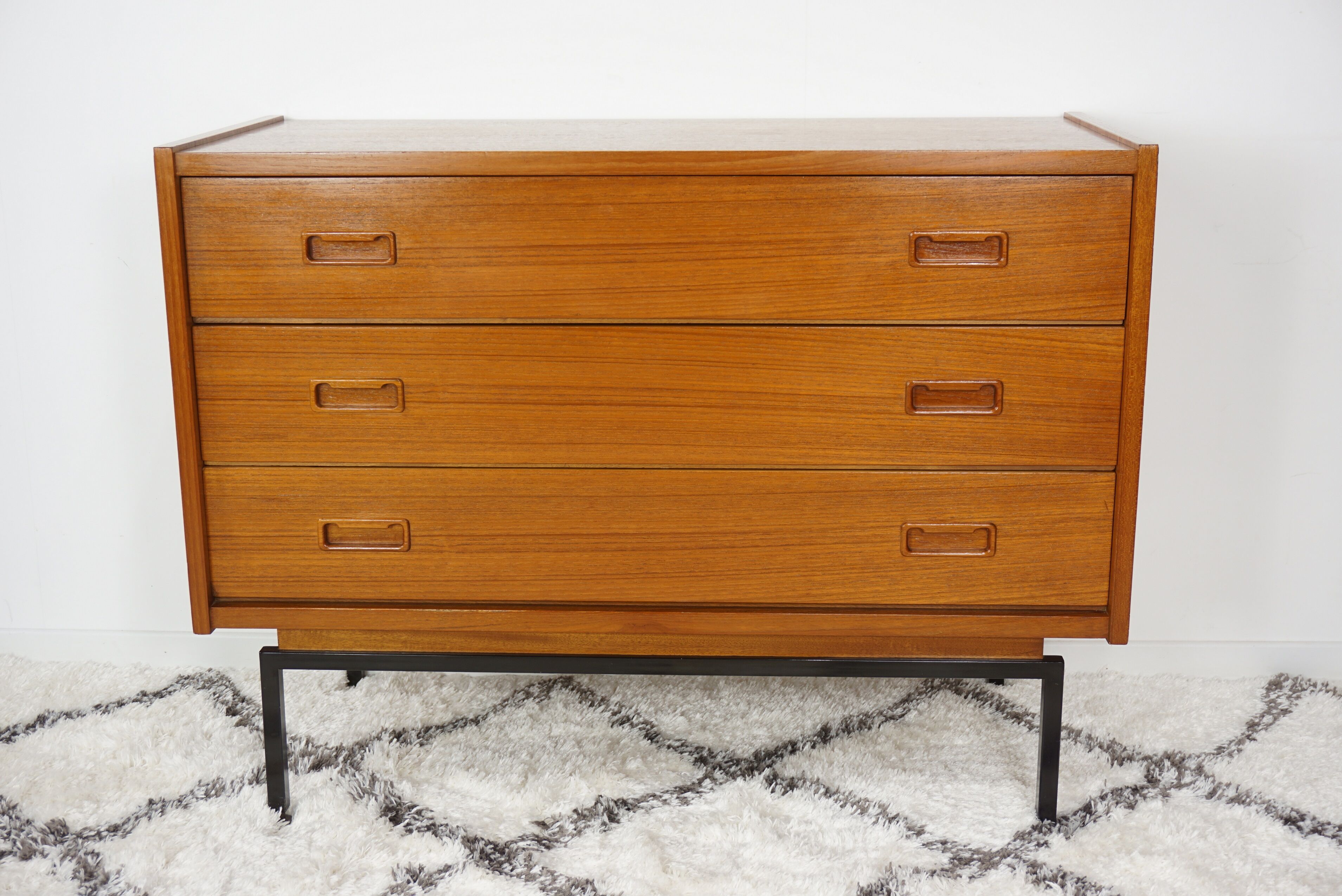 Commode en teck et métal années 60