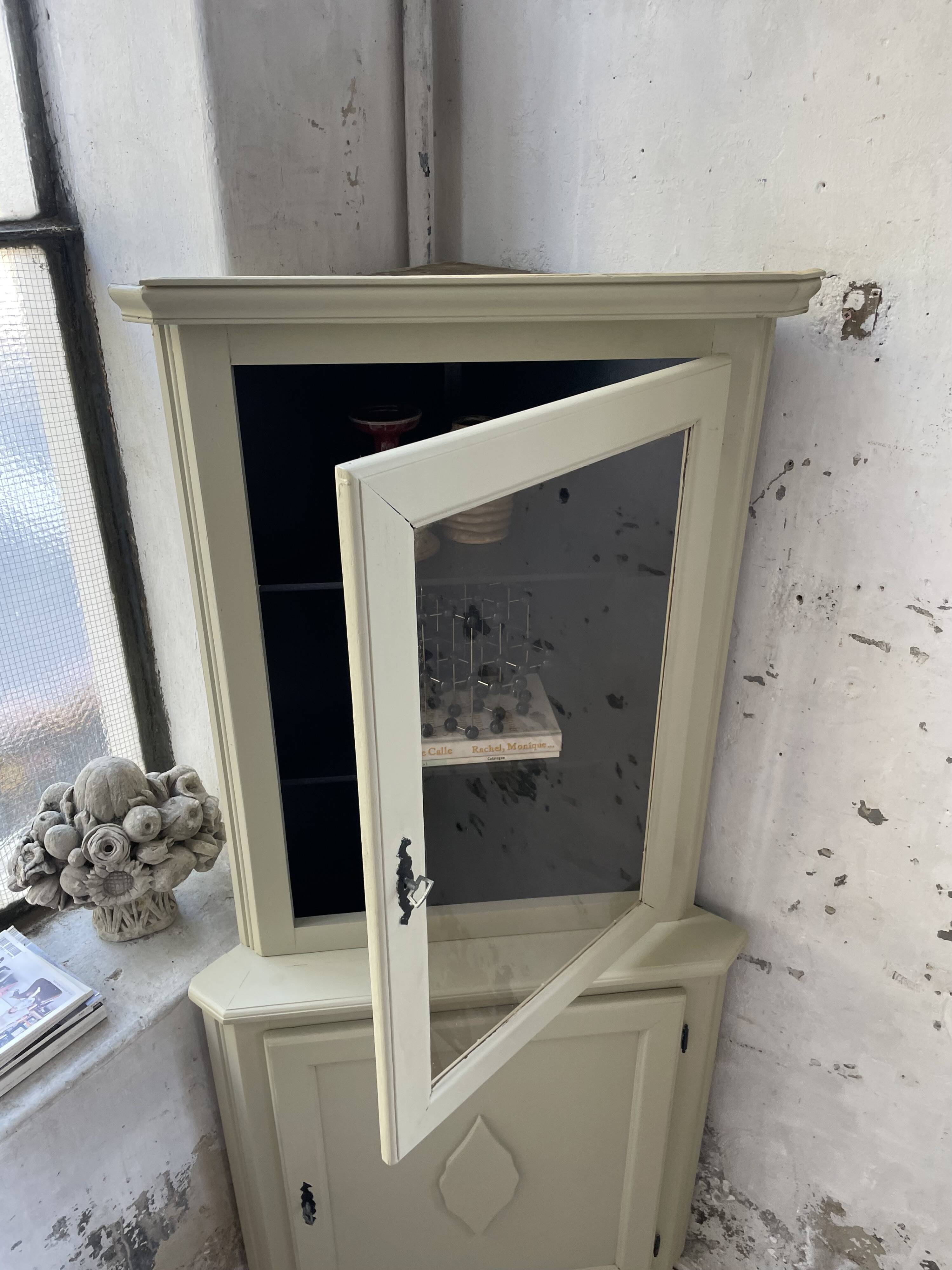 Corner display cabinet from the 1950s