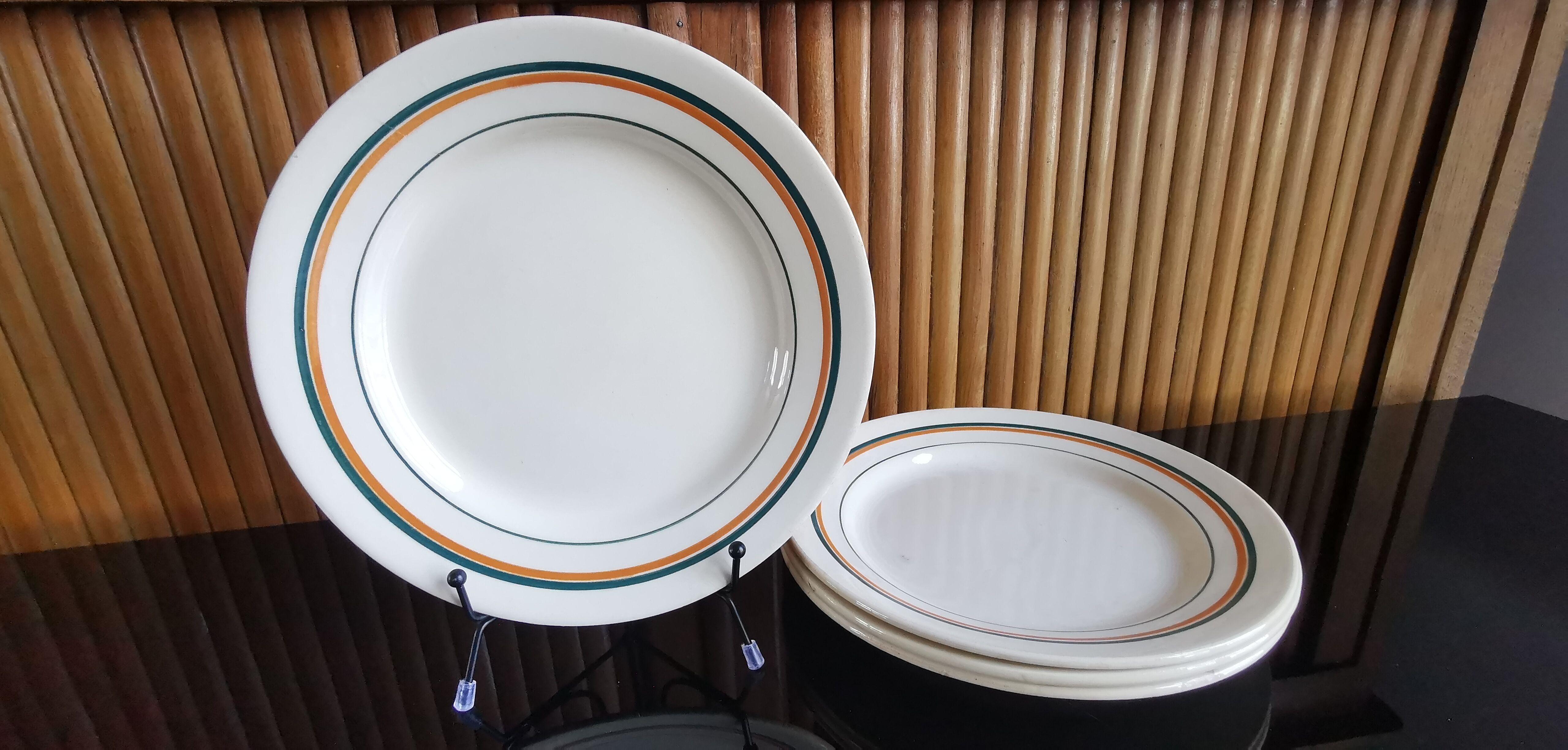 4 flat plates in earthenware, St Amand, Newton service