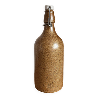 Bouteille en grès et porcelaine