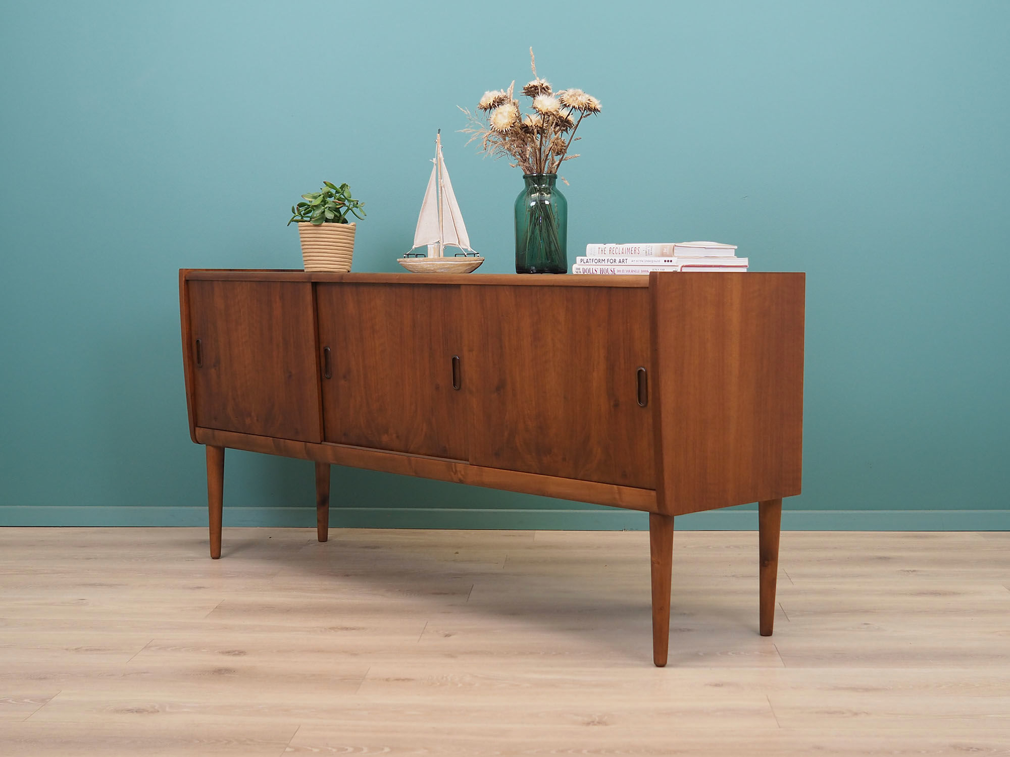 Enfilade en noyer, design danois, années 1960, fabriqué au Danemark