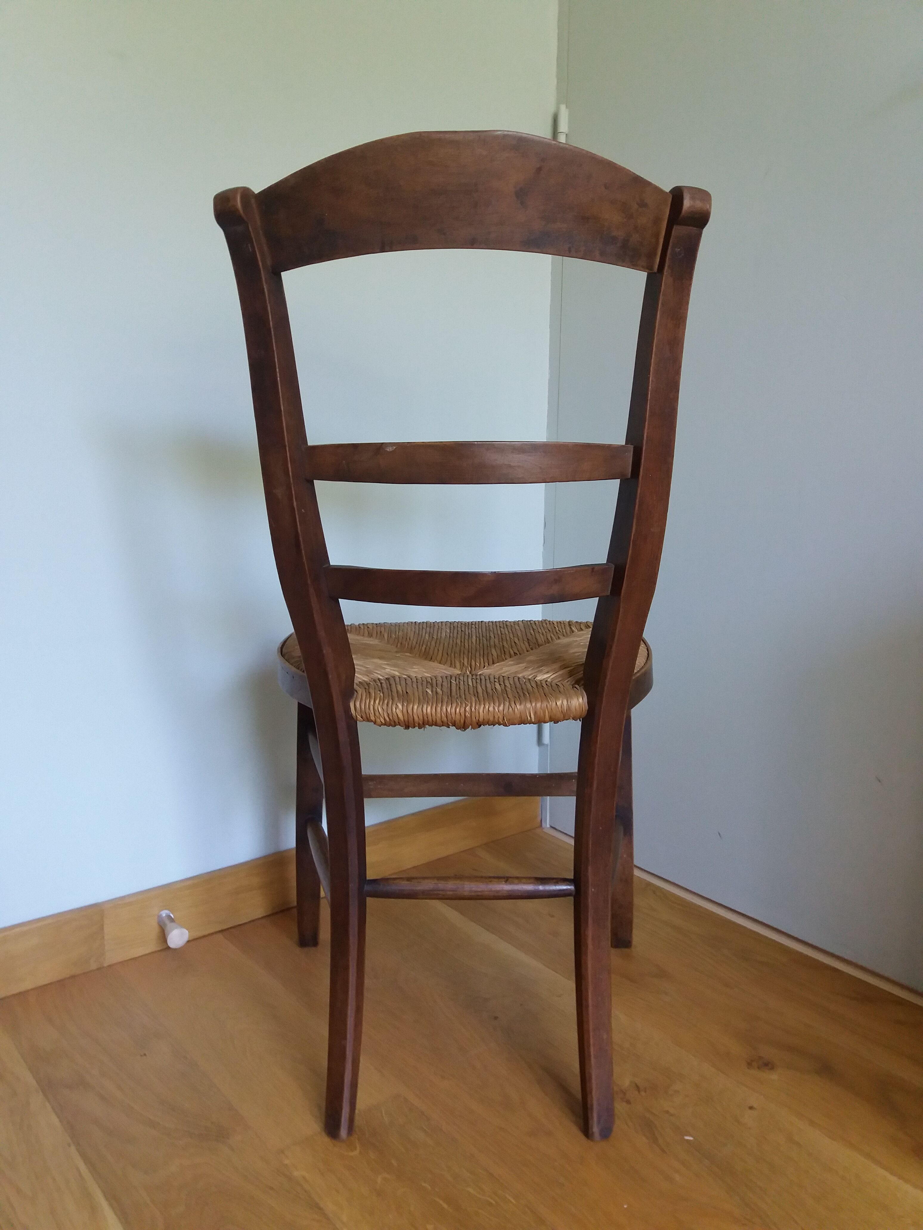 Antique mulched chair