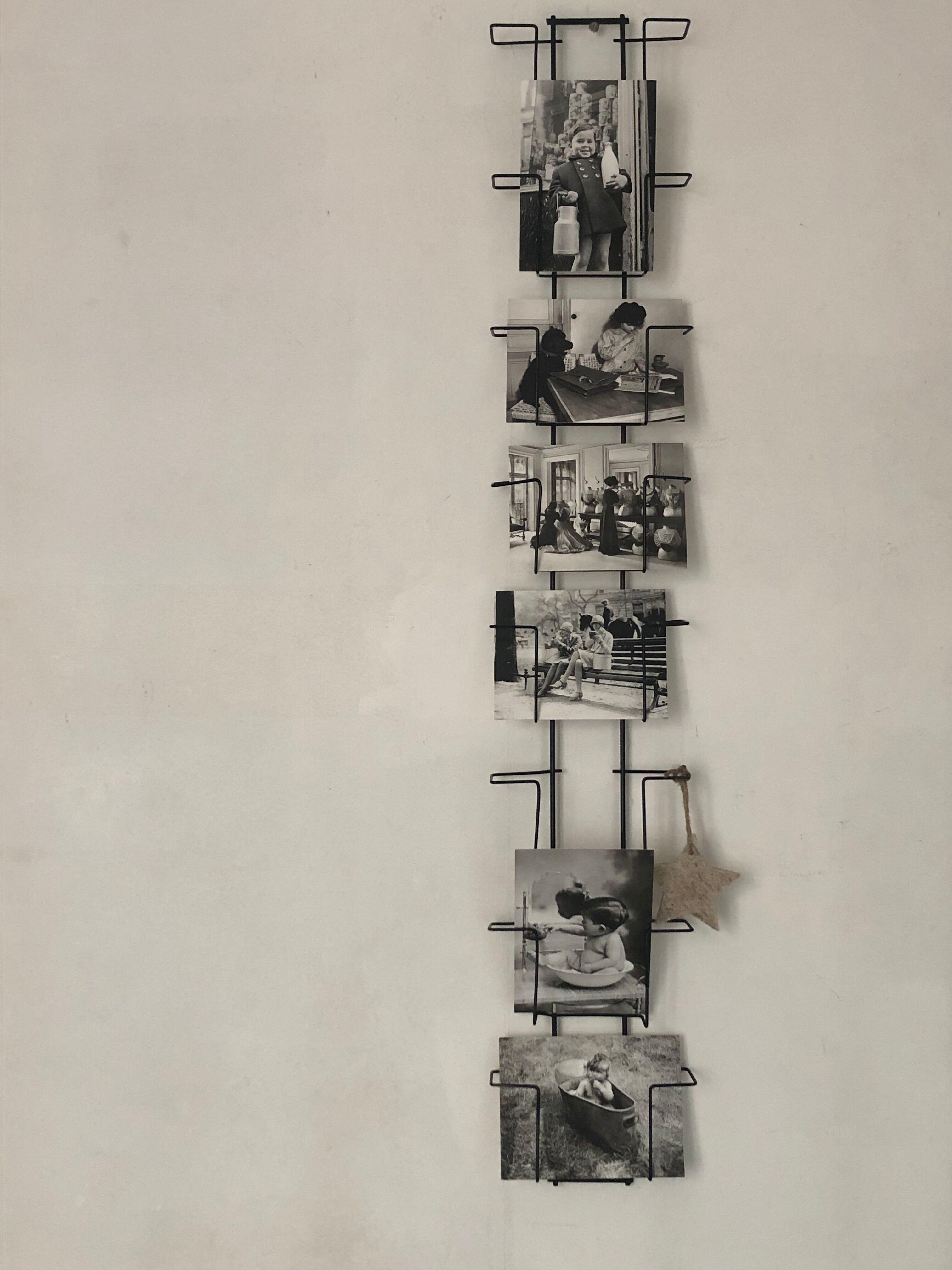 Postcard display, photos - model 8 compartments