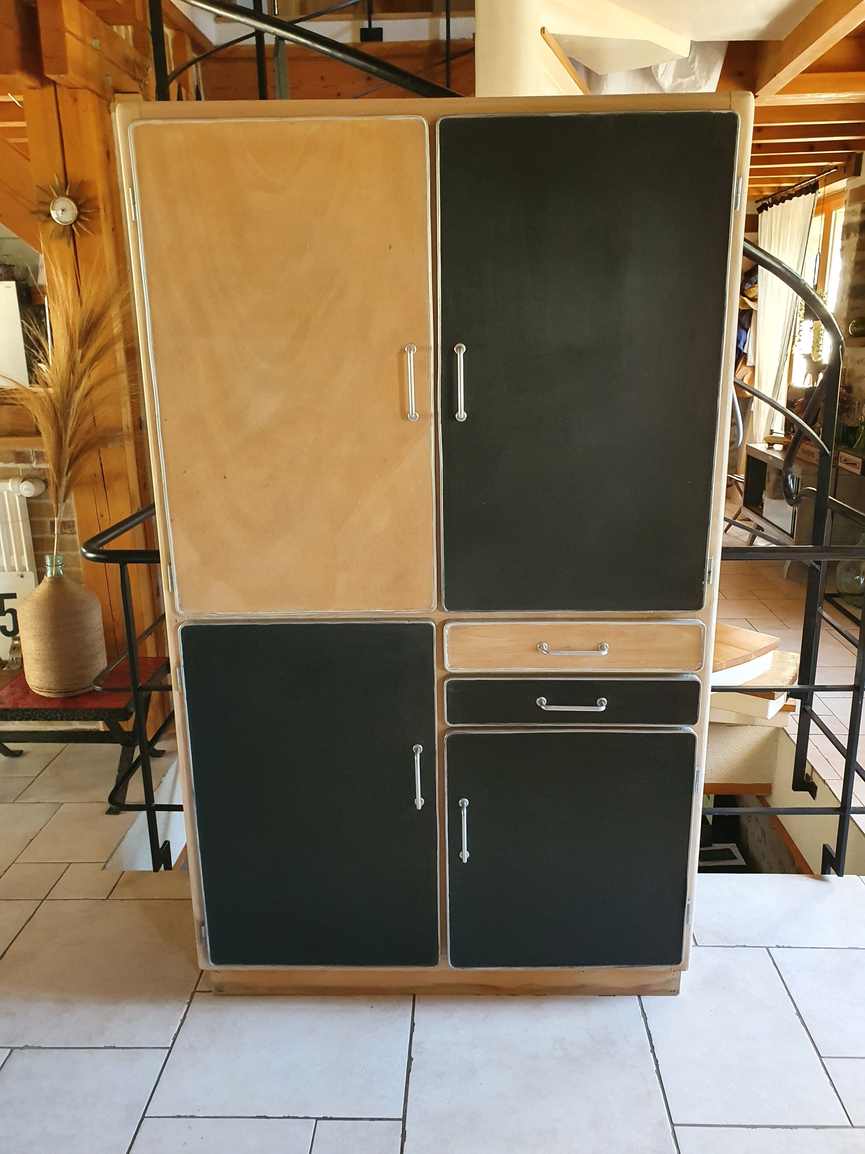Armoire de cuisine vintage