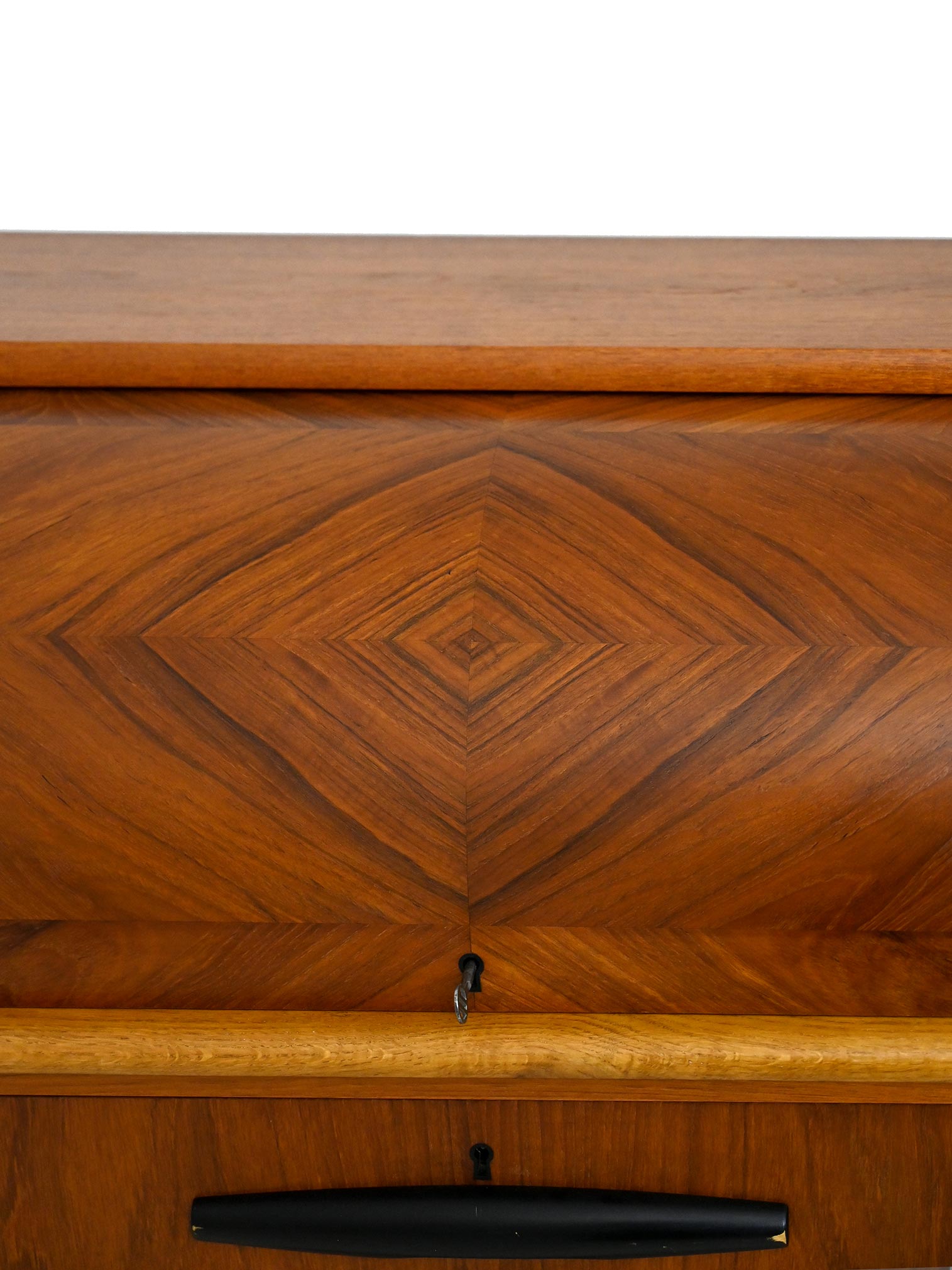 Chest of drawers secretary