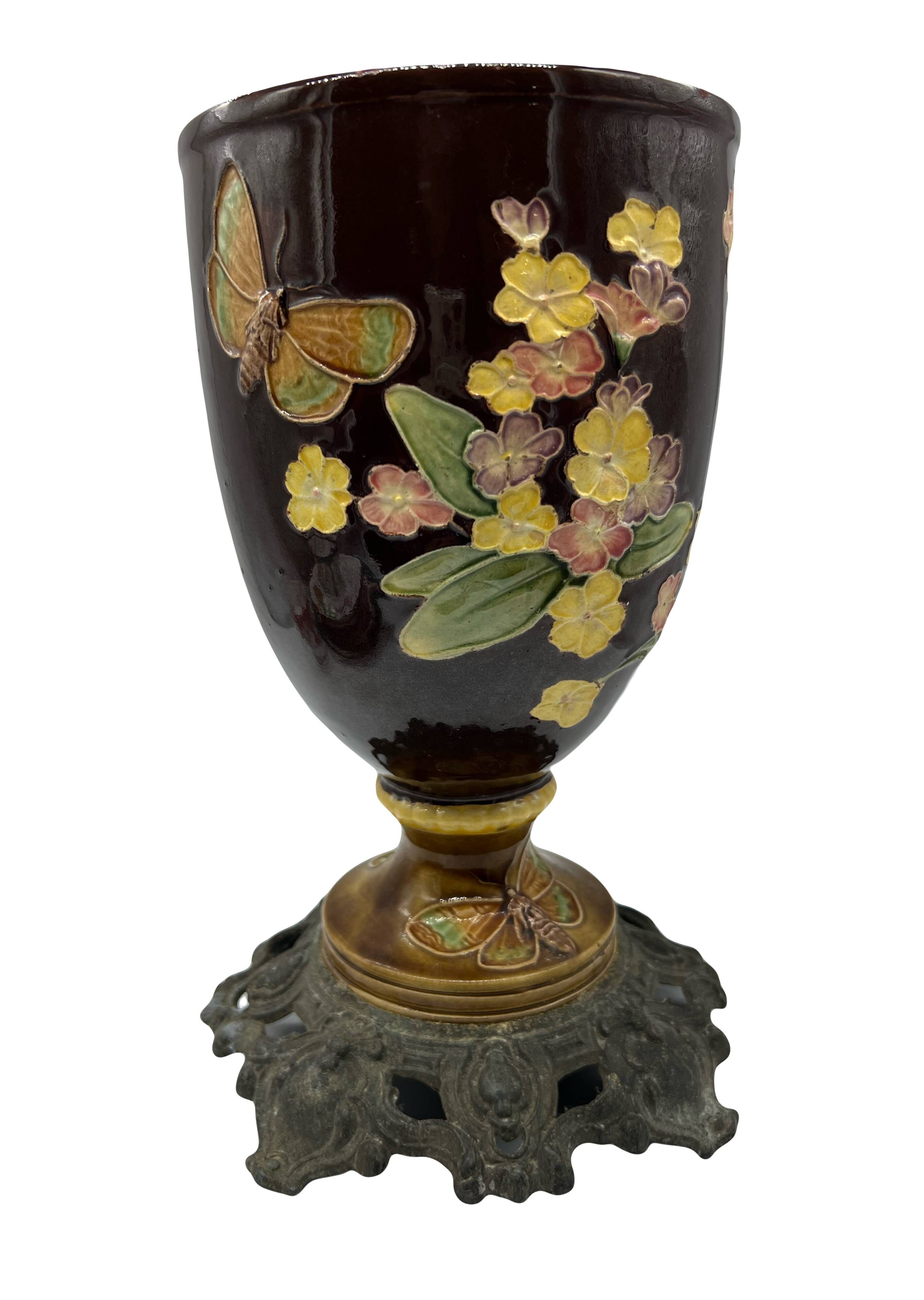 Slip-cast vase decorated with flowers and butterflies – Late 19th century – Monture