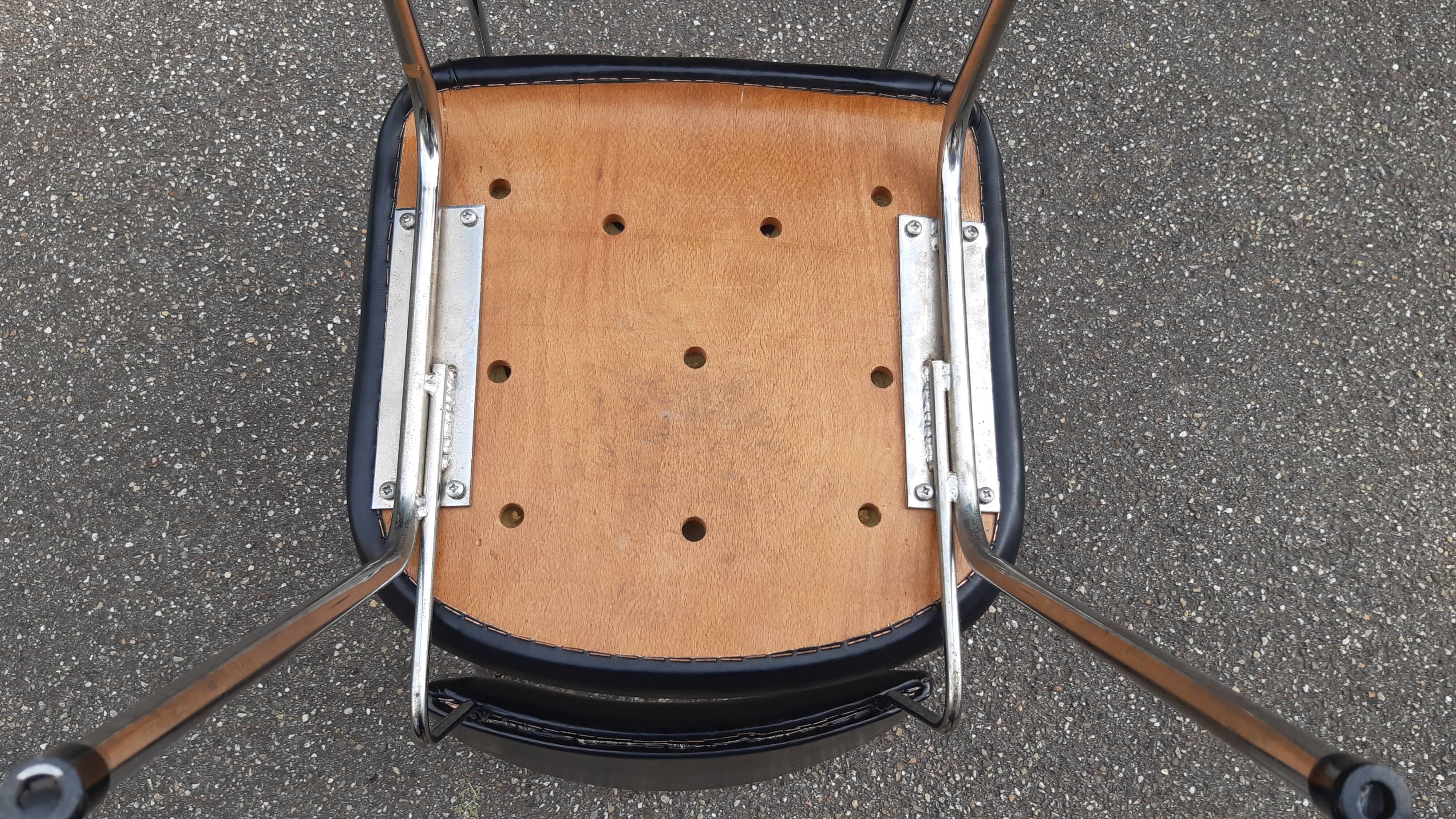 2 vintage office chairs 1970