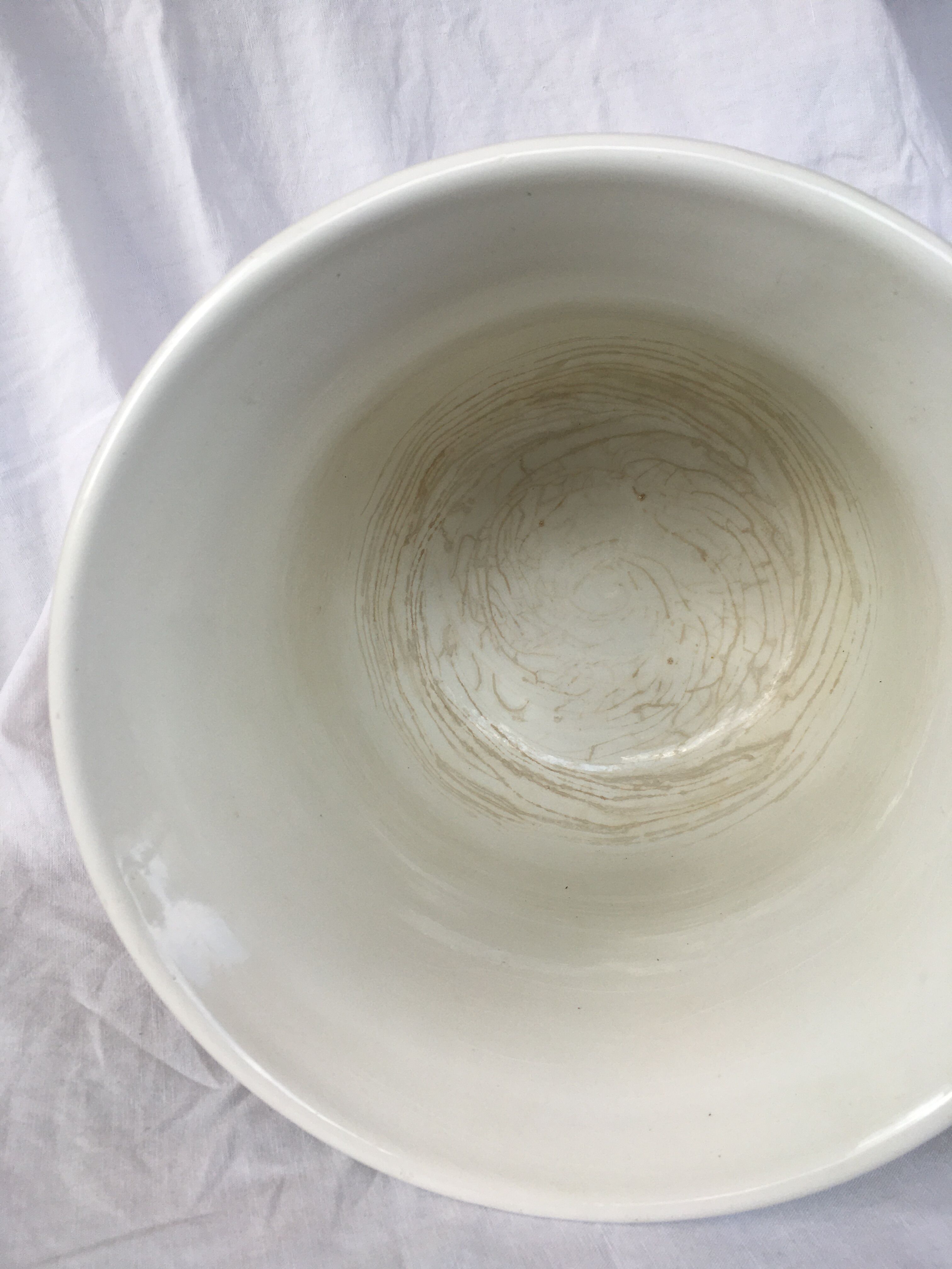 Earthenware pot cover with reed patterns