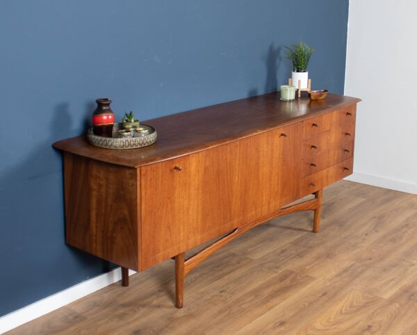 Buffet rétro en teck des années 1960 par Dalescraft