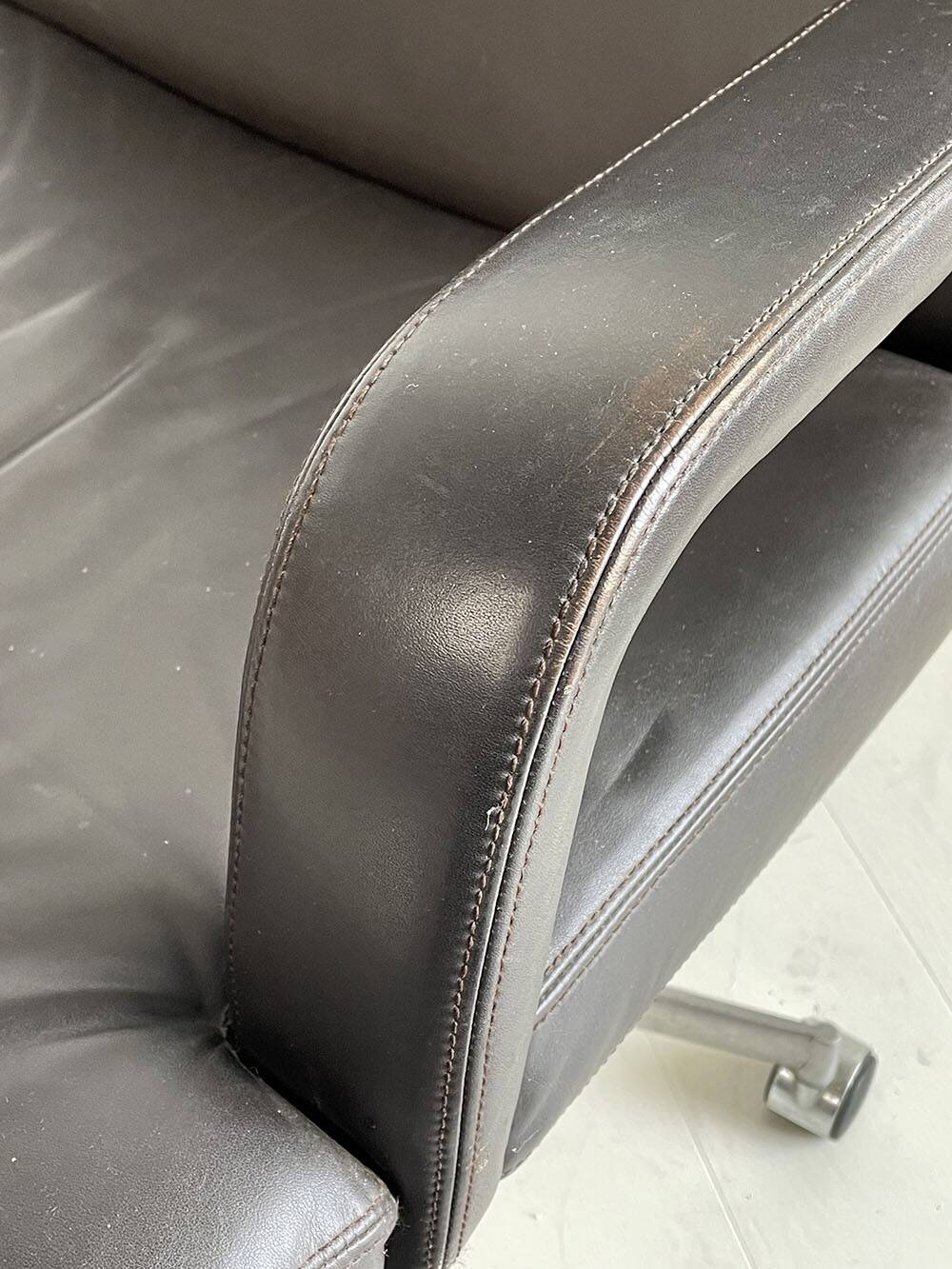 Leather armchair Mobilier International, 1970