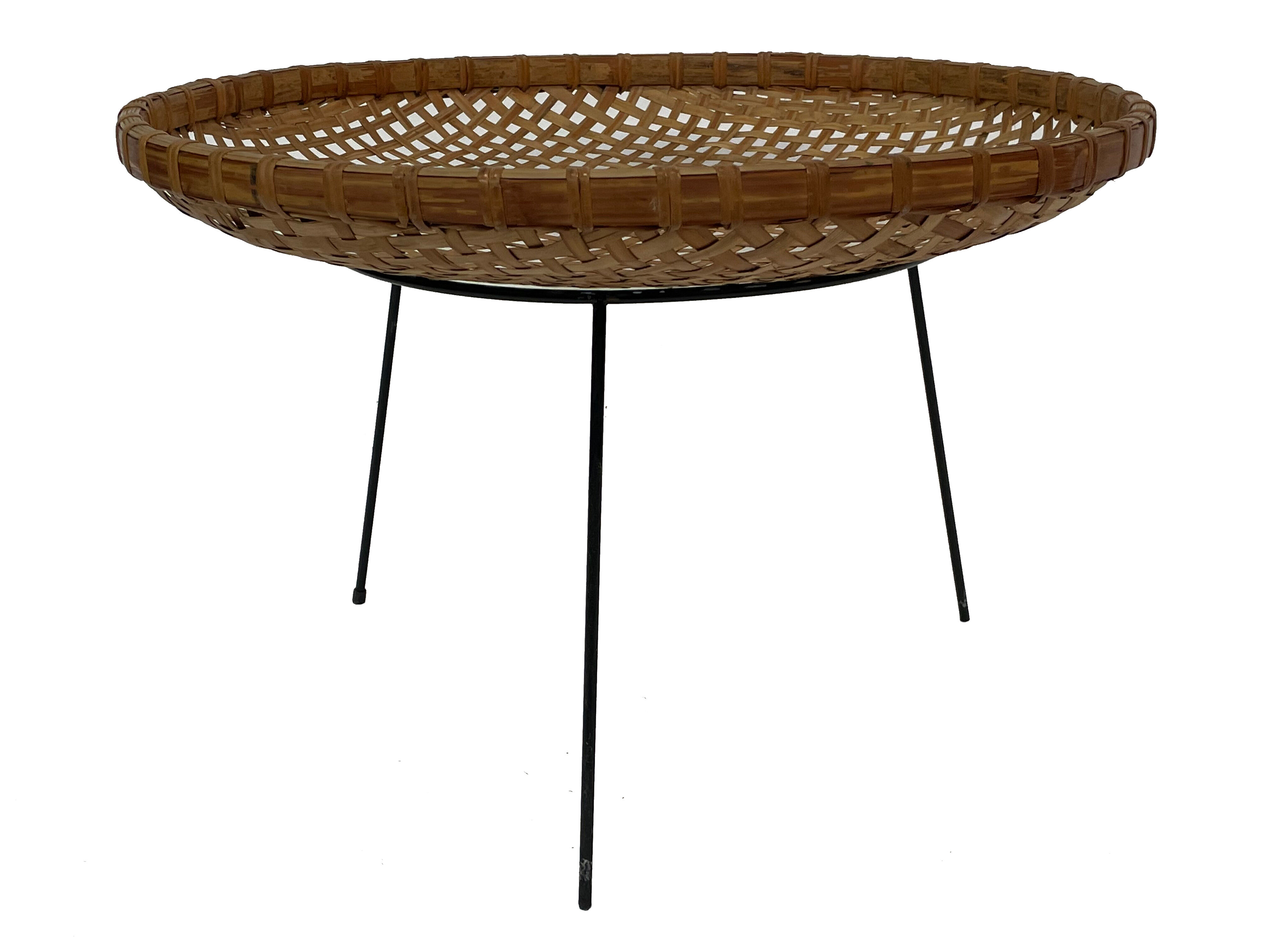 Rattan magazine rack on black metal frame, Artimeta, 1950