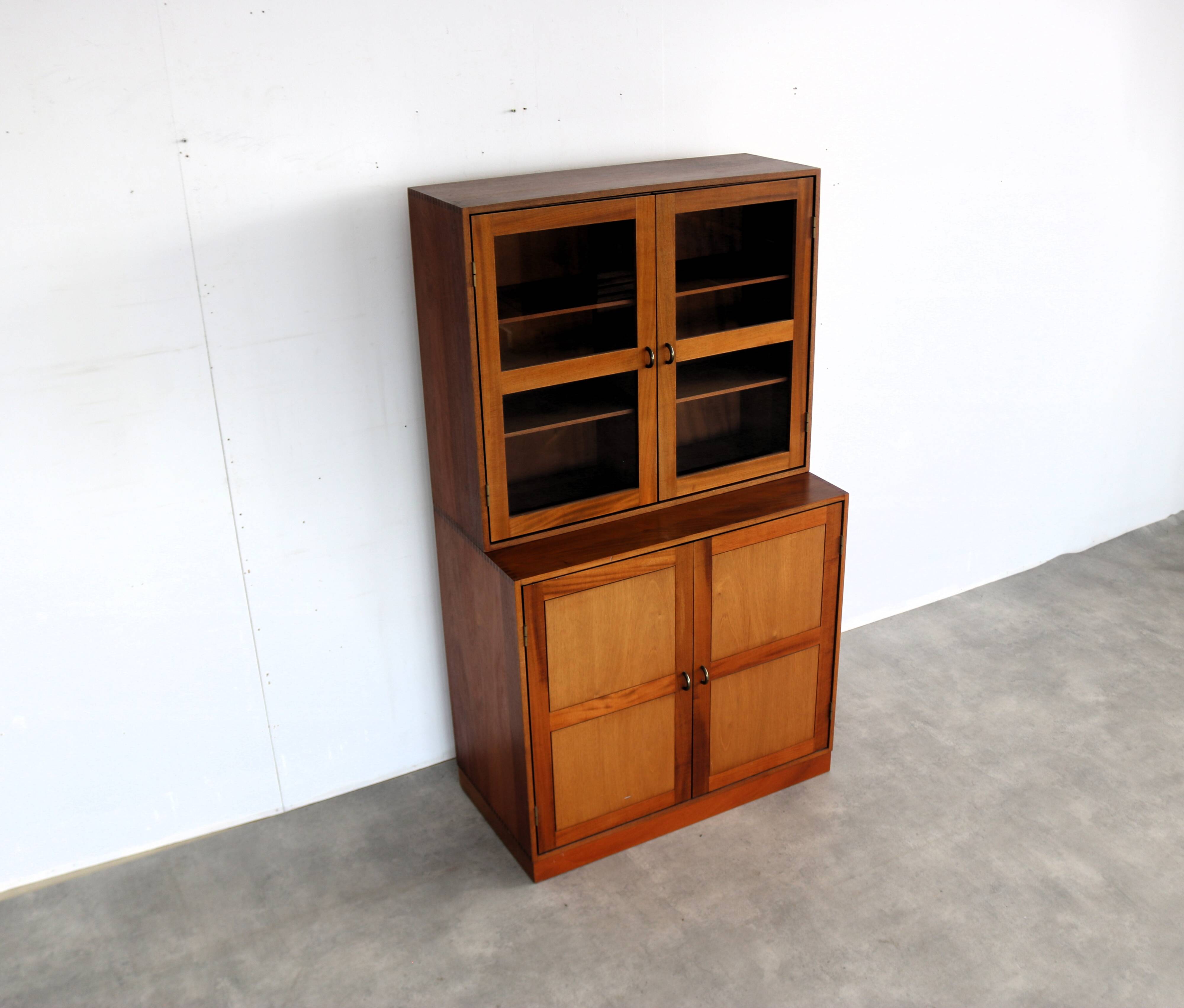 vintage wall cabinet | display cabinet | C. Hvidt