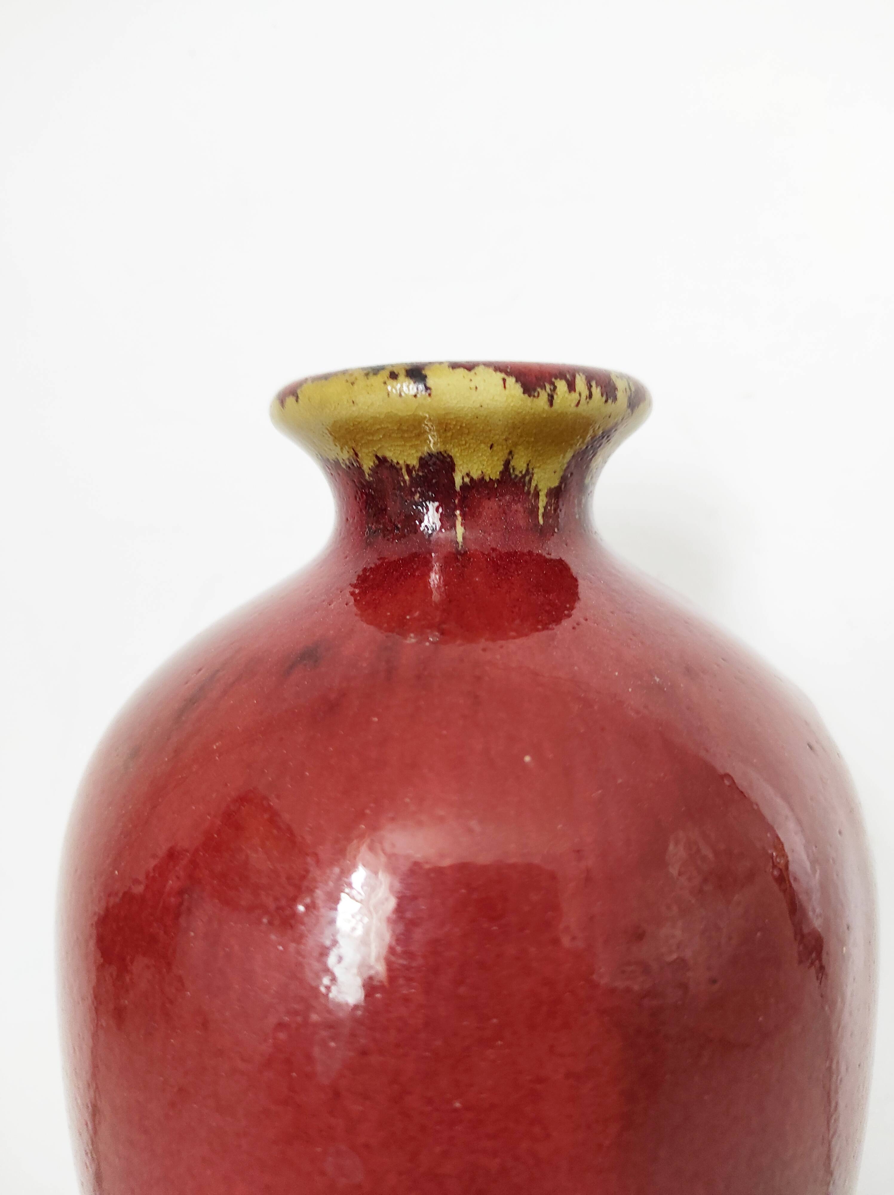 Chinese red ceramic vase 23 cm
