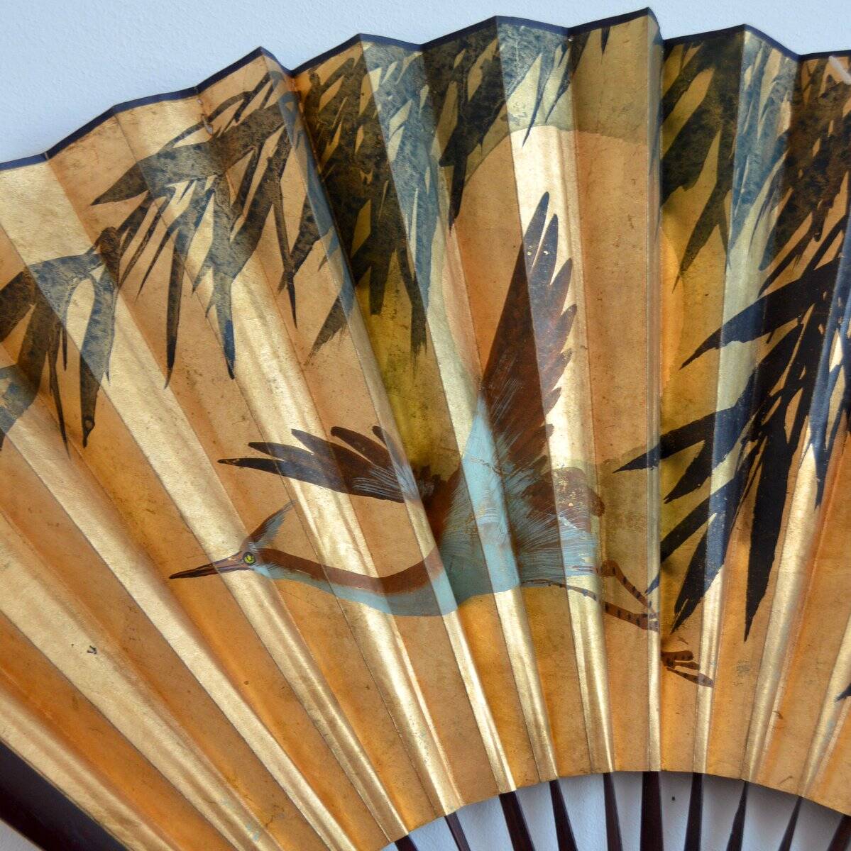 Paire d’éventails chinois dorés, 1960