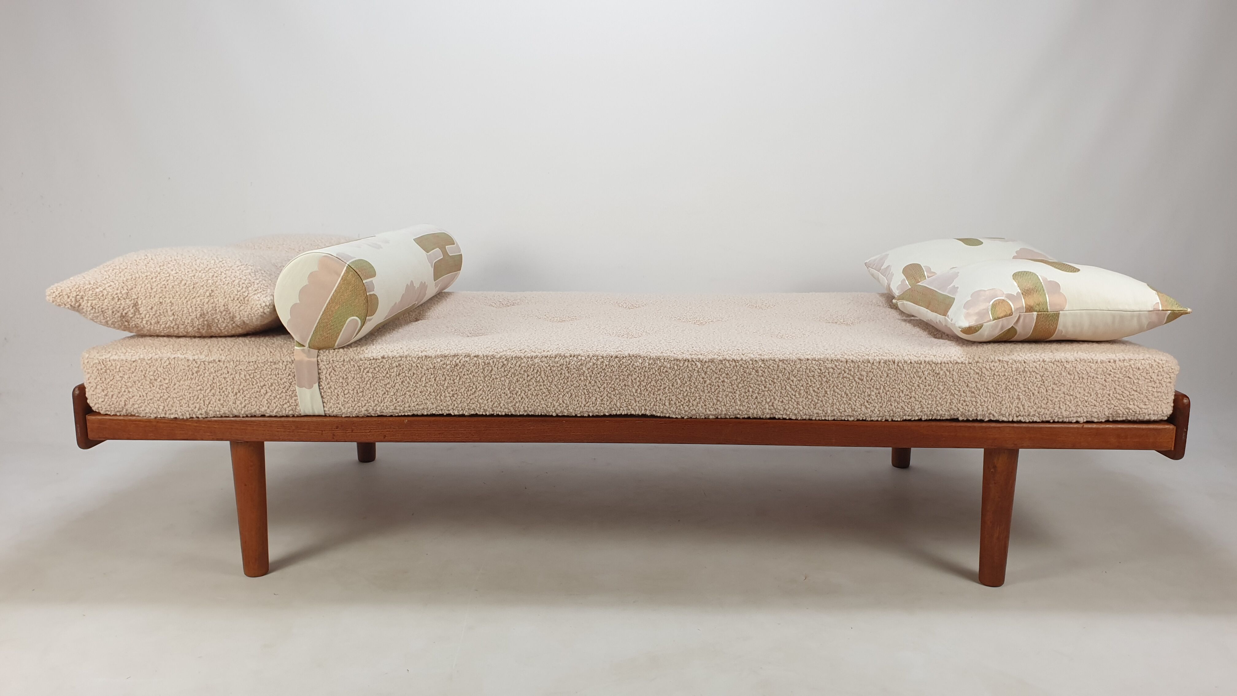Mid-century teak daybed, 1960s