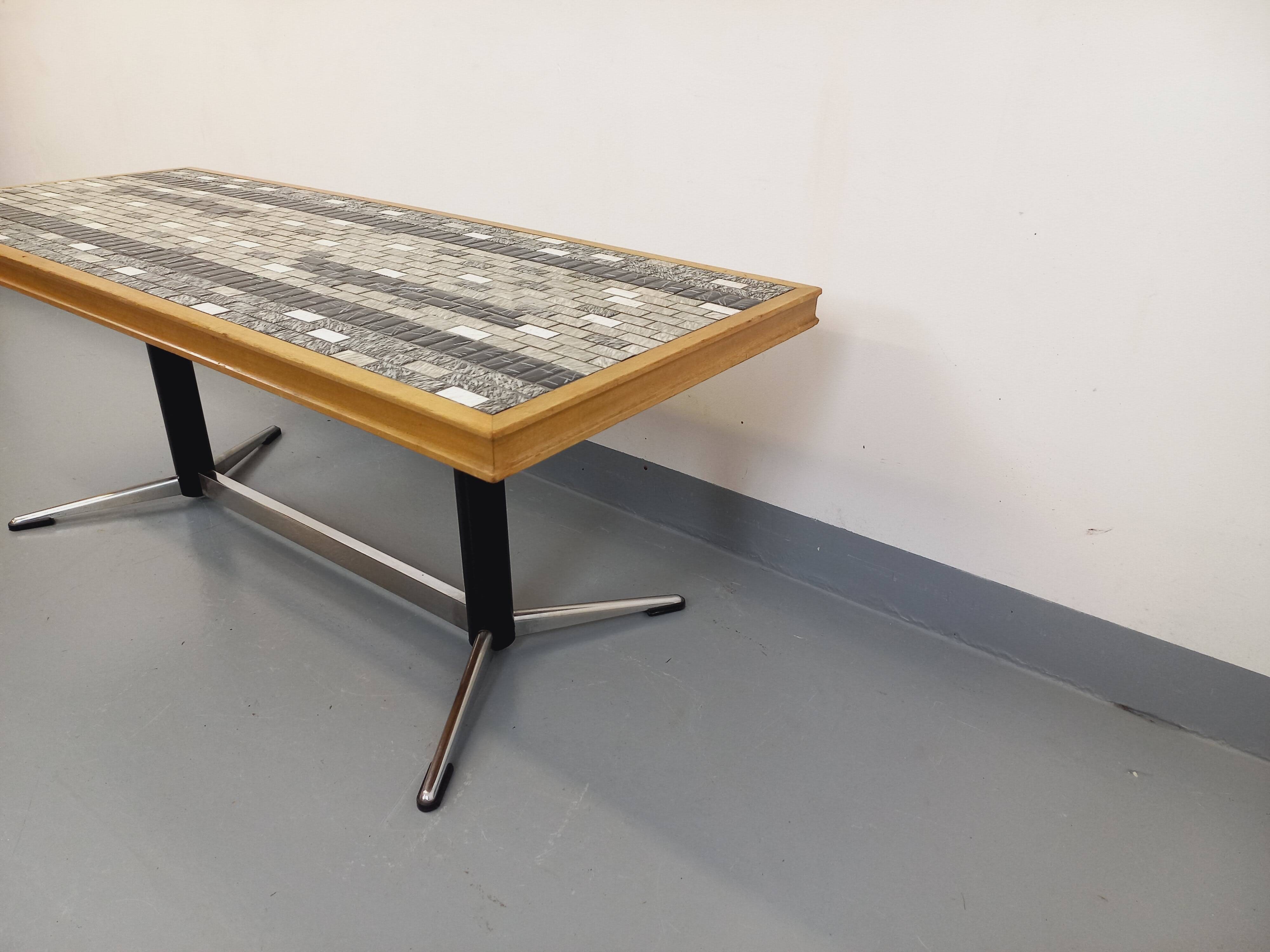 Vintage coffee table from the 60s and 70s in ceramic, wood and metal