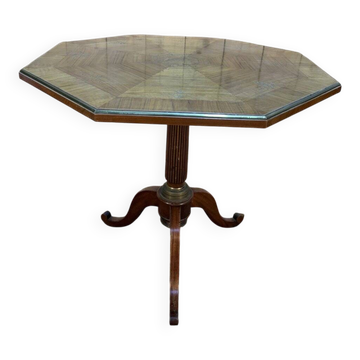 Tripod table with a sculpted top
