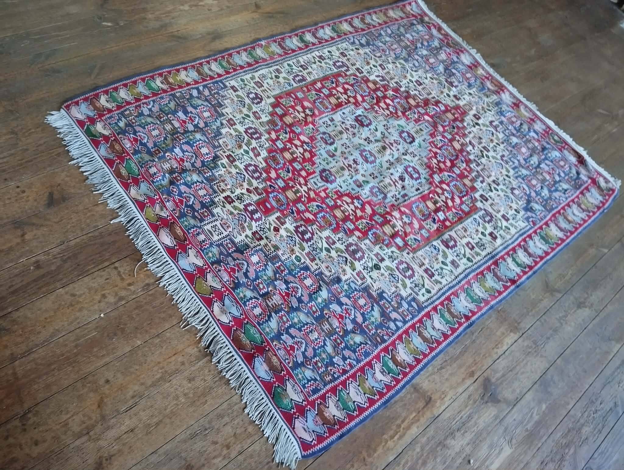 Handmade Persian Senneh carpet 167x131cm