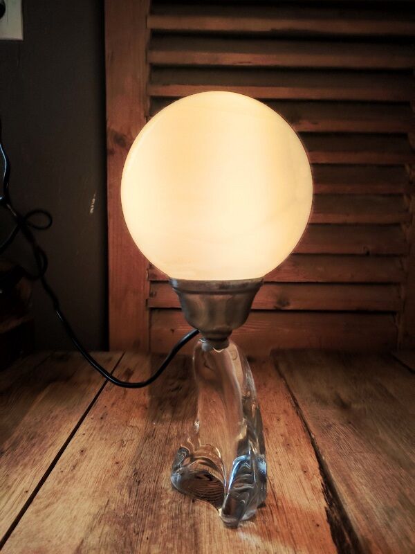 Lampe de bureau chevet originale Base cristal Globe opaline ancien