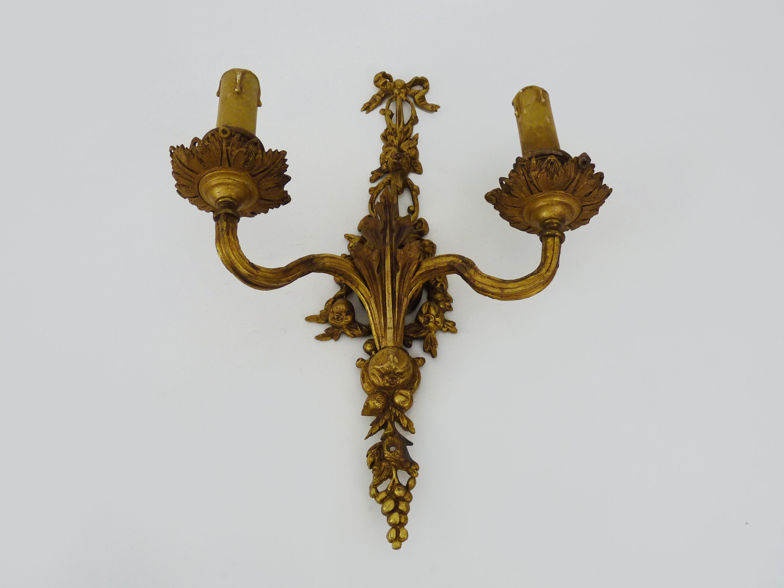 Vintage wall lamp decorated with ribbon and grape. Louis XVI style. XIXth