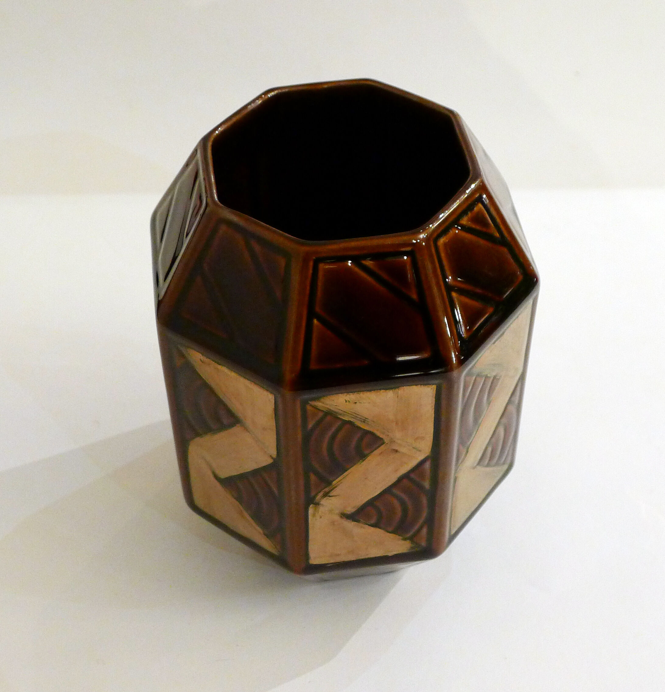 Vase St-Clement copper graphic decoration