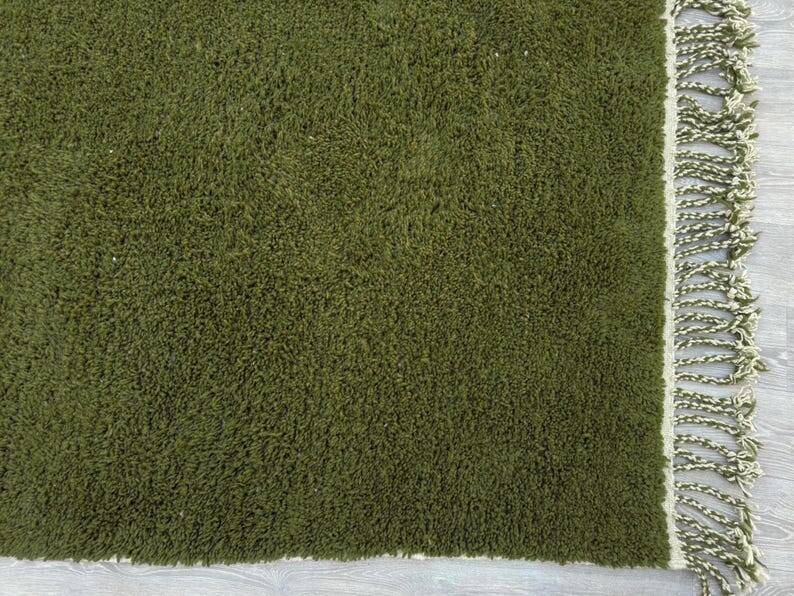 Tapis bérbere vert olive en laine taille 170cmx300cm