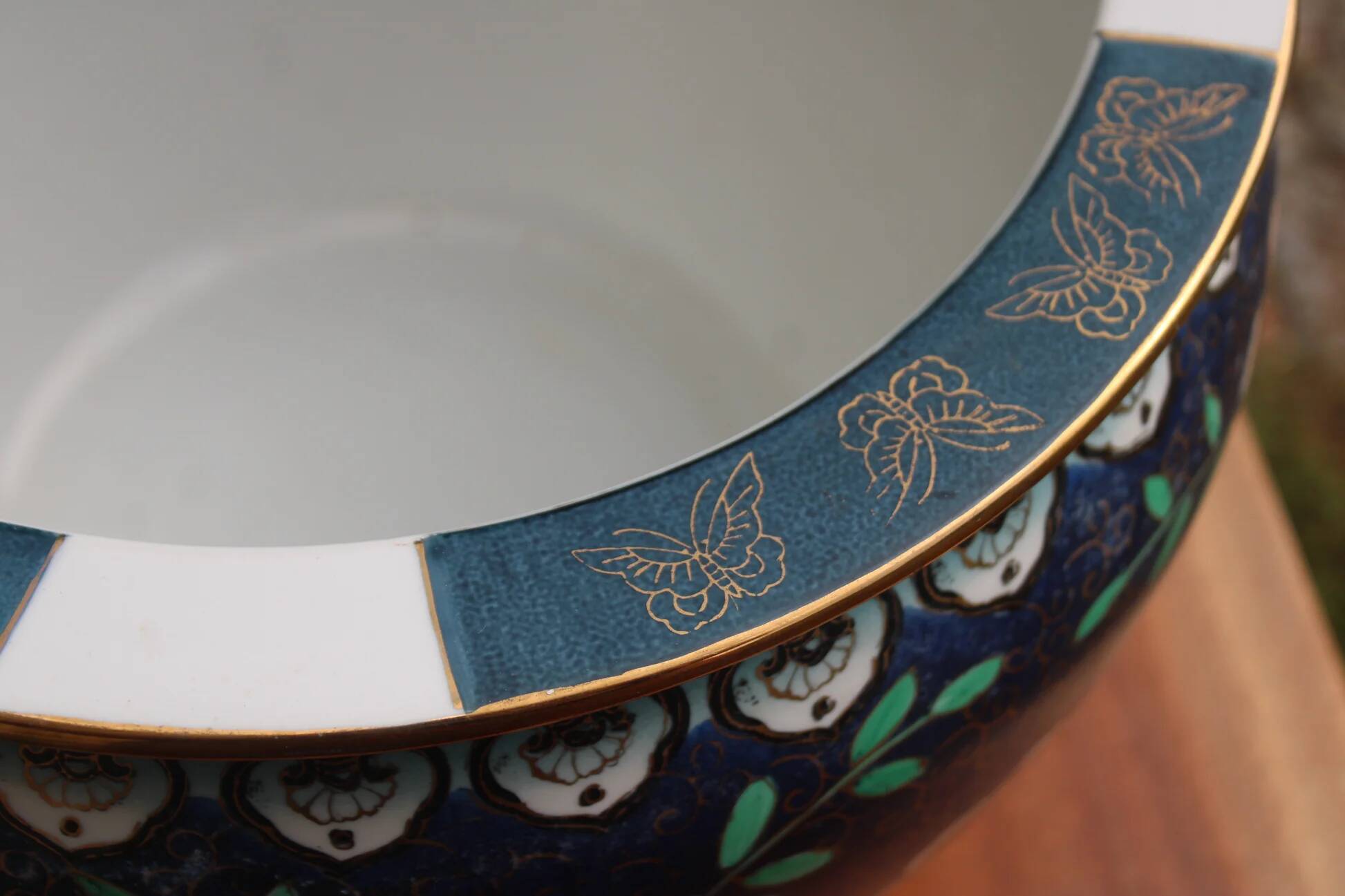 Large Chinese cache-pot in polychrome porcelain – flowers and birds – Ø33 cm