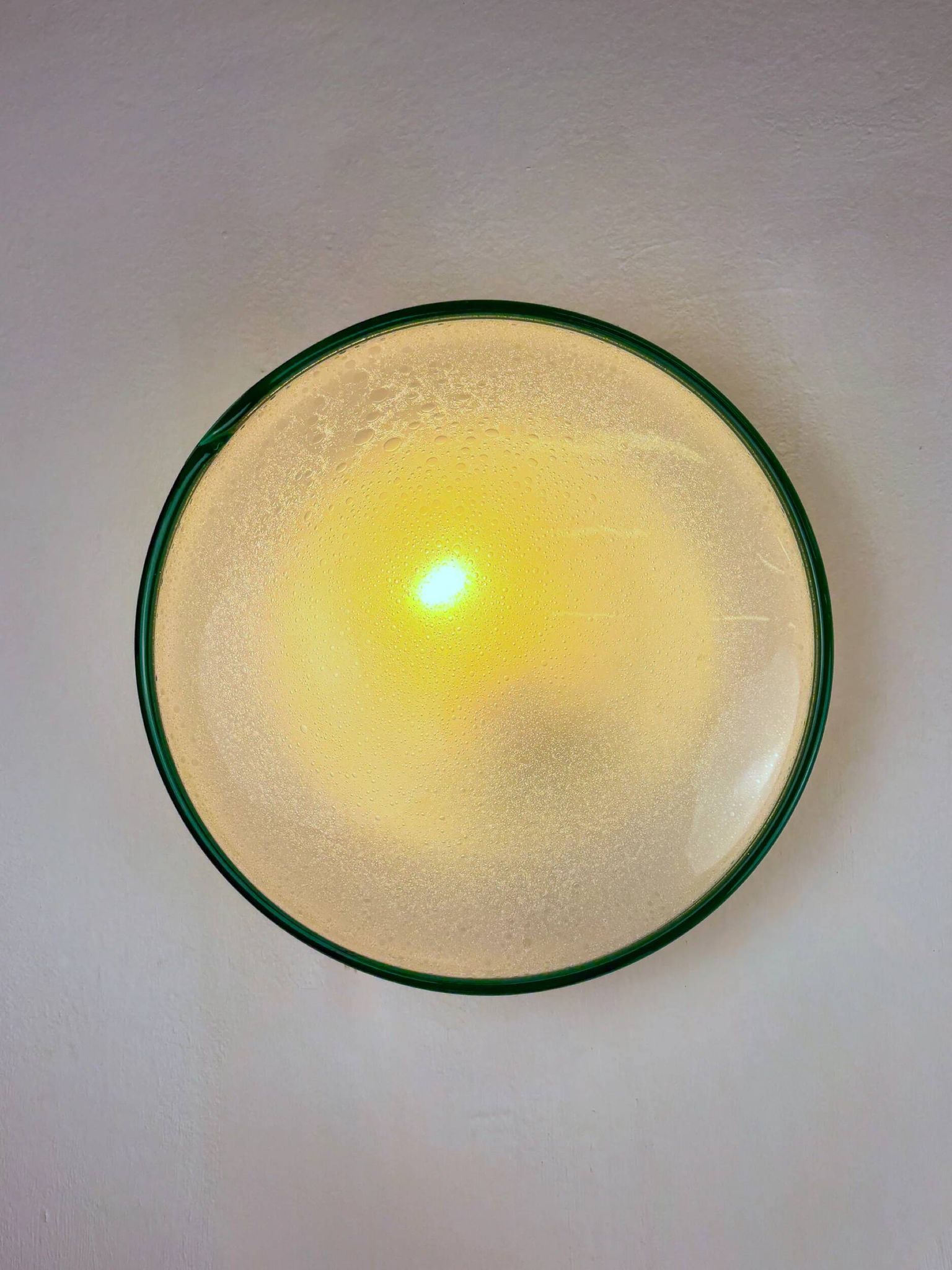 "Ronda" wall light by Leucos – green rim & frosted Murano glass, Italy 1970s