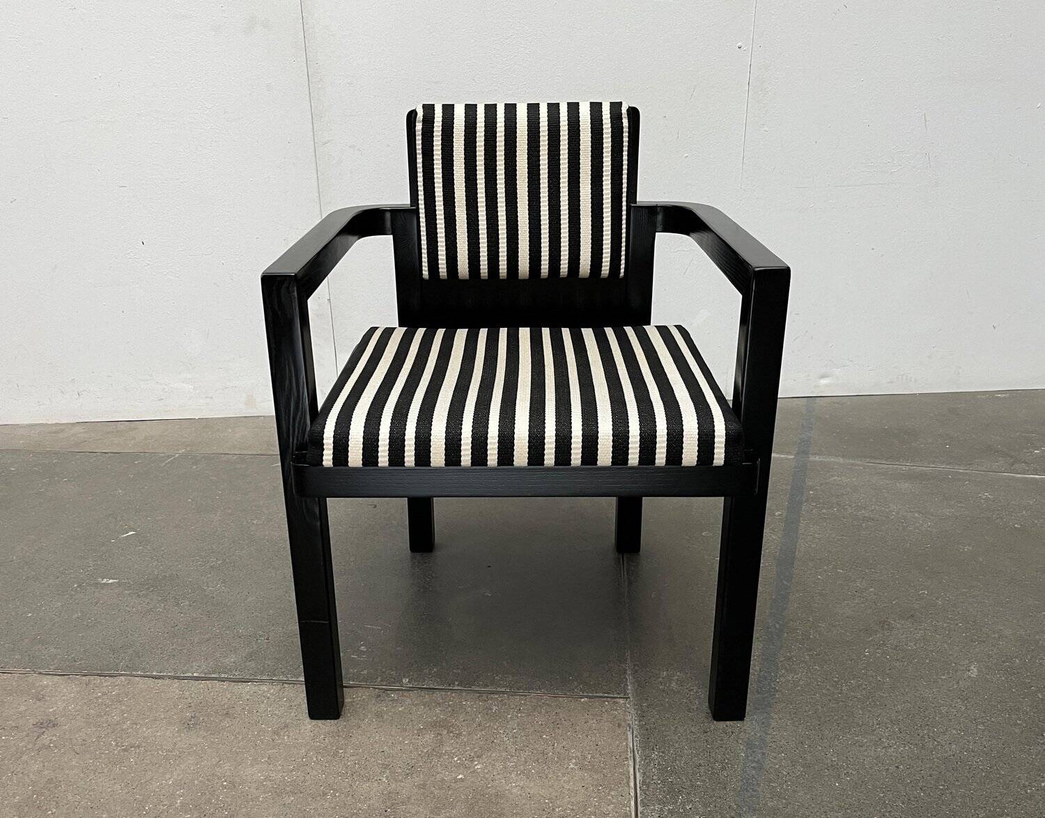 Set of German armchairs model D51 Fagus with Bauhaus patterned cushion by Walter Gropius for Tecta.