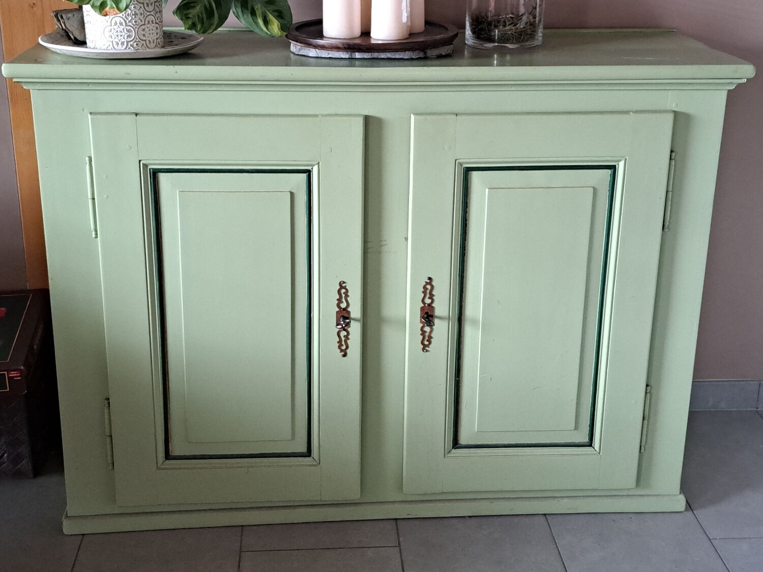 Buffet with 2 doors