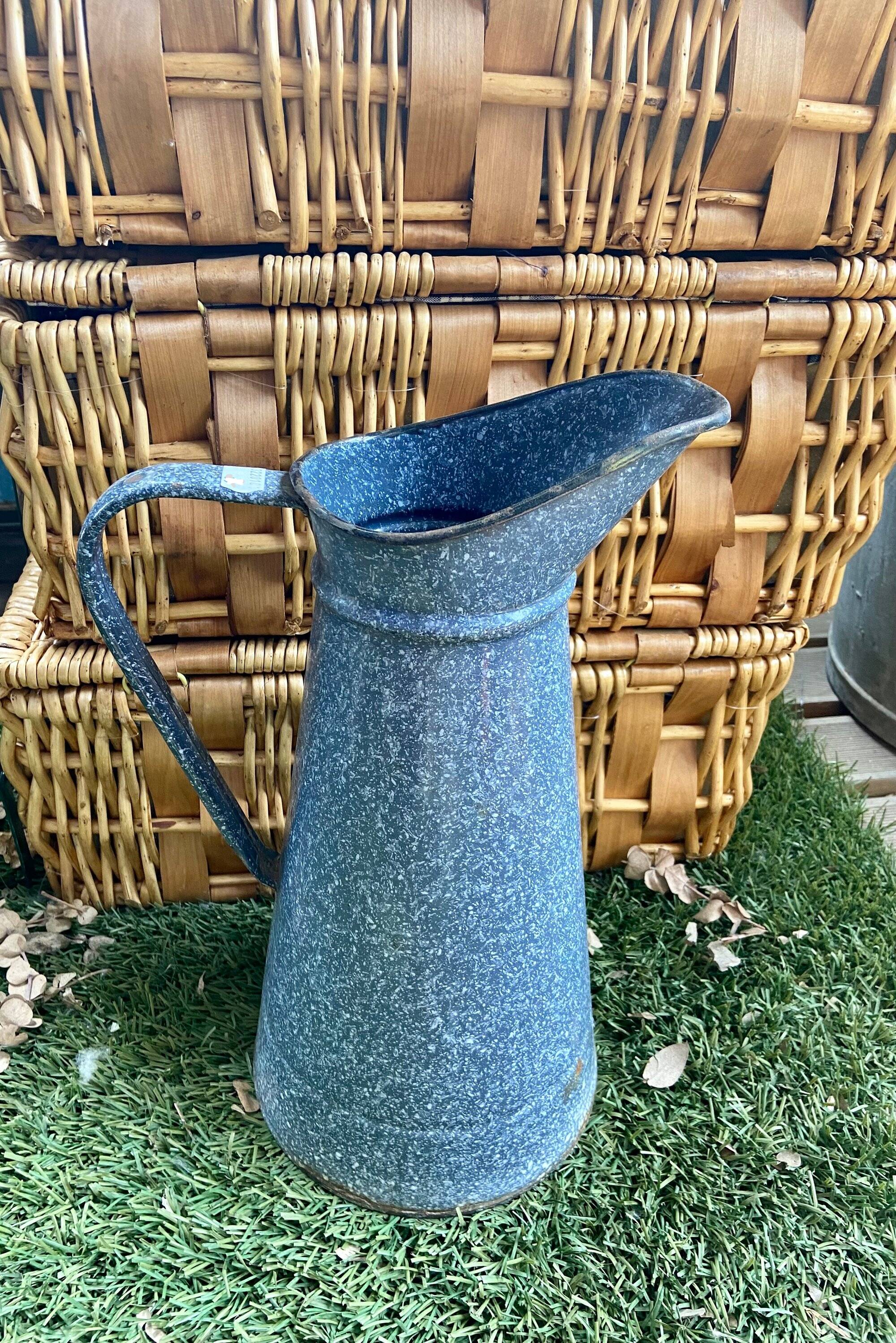 Spotted enamelled broc