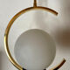 Suspension mid-century laiton et verre opalin