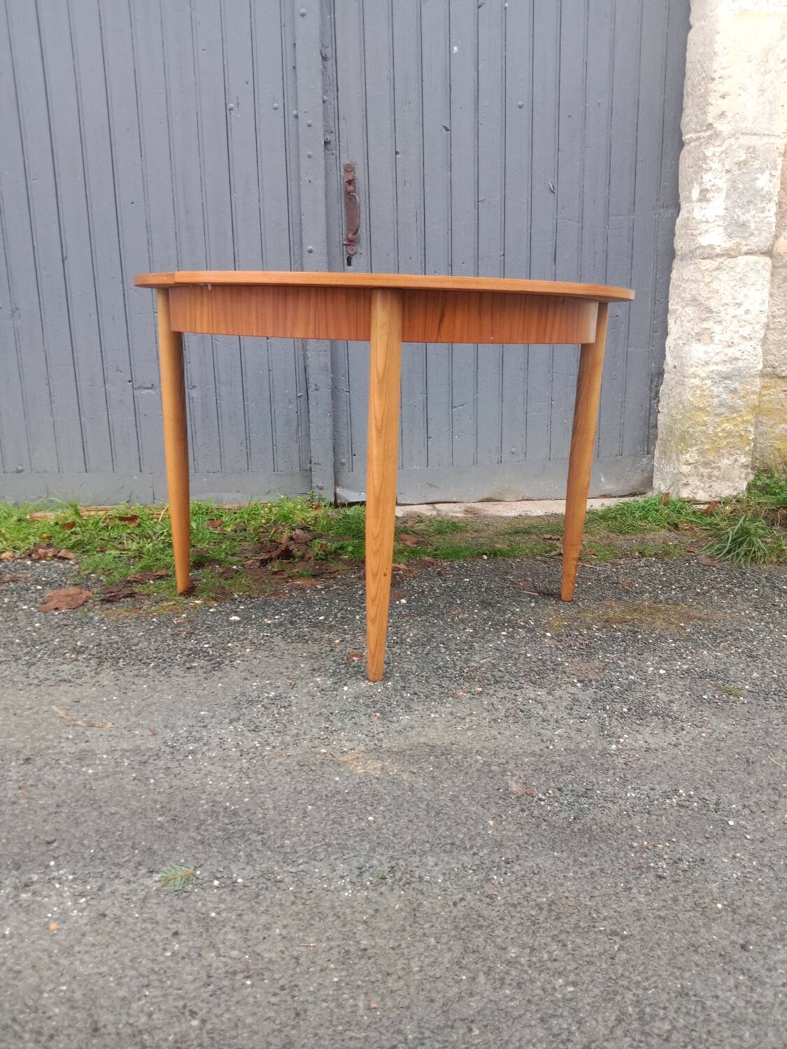 Extendable Scandinavian table