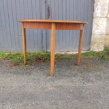 Extendable Scandinavian table