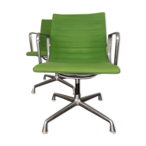 fauteuils EA 108 conçus - charles