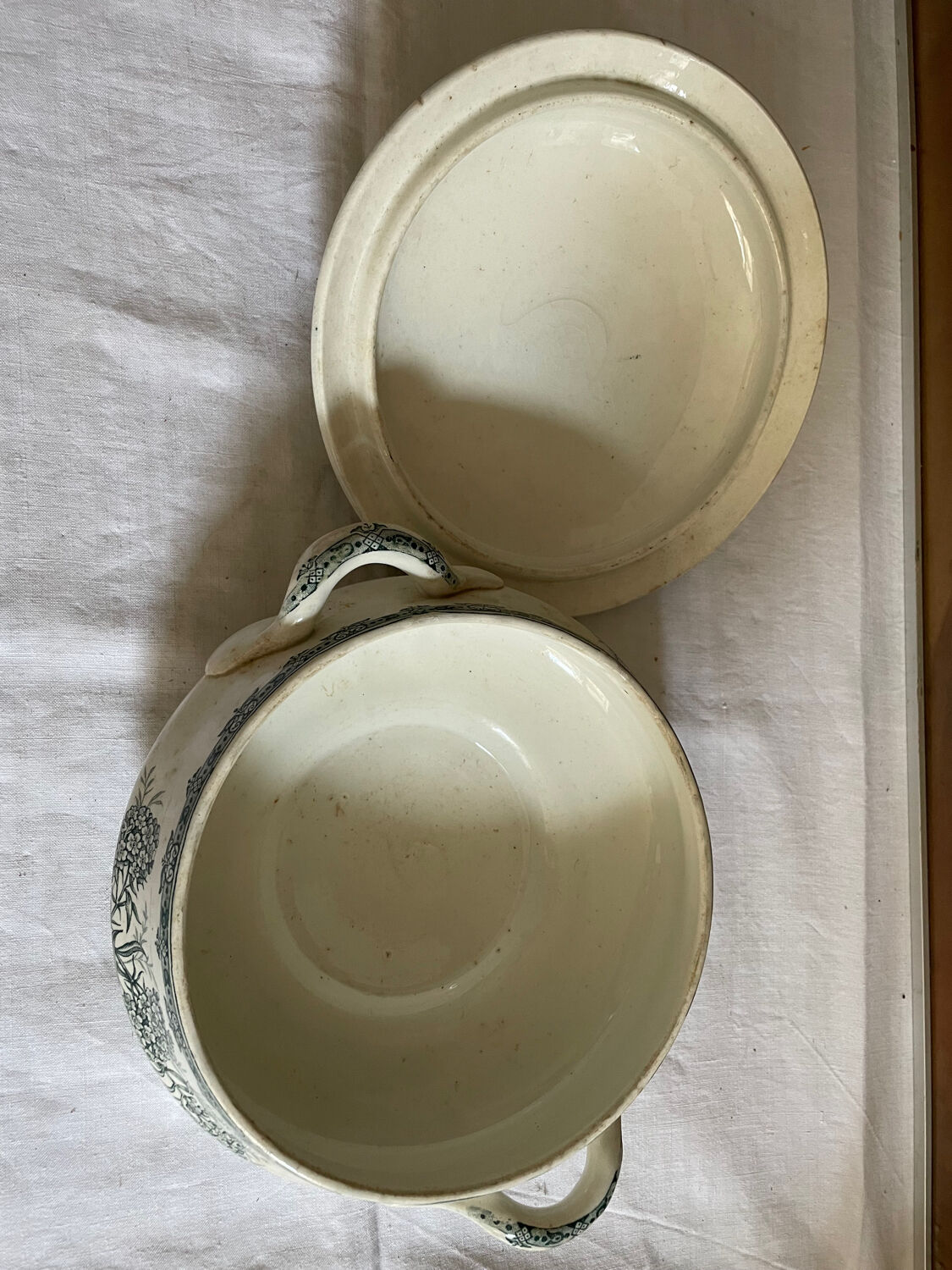 Ceramic tureen Daisy St Amand