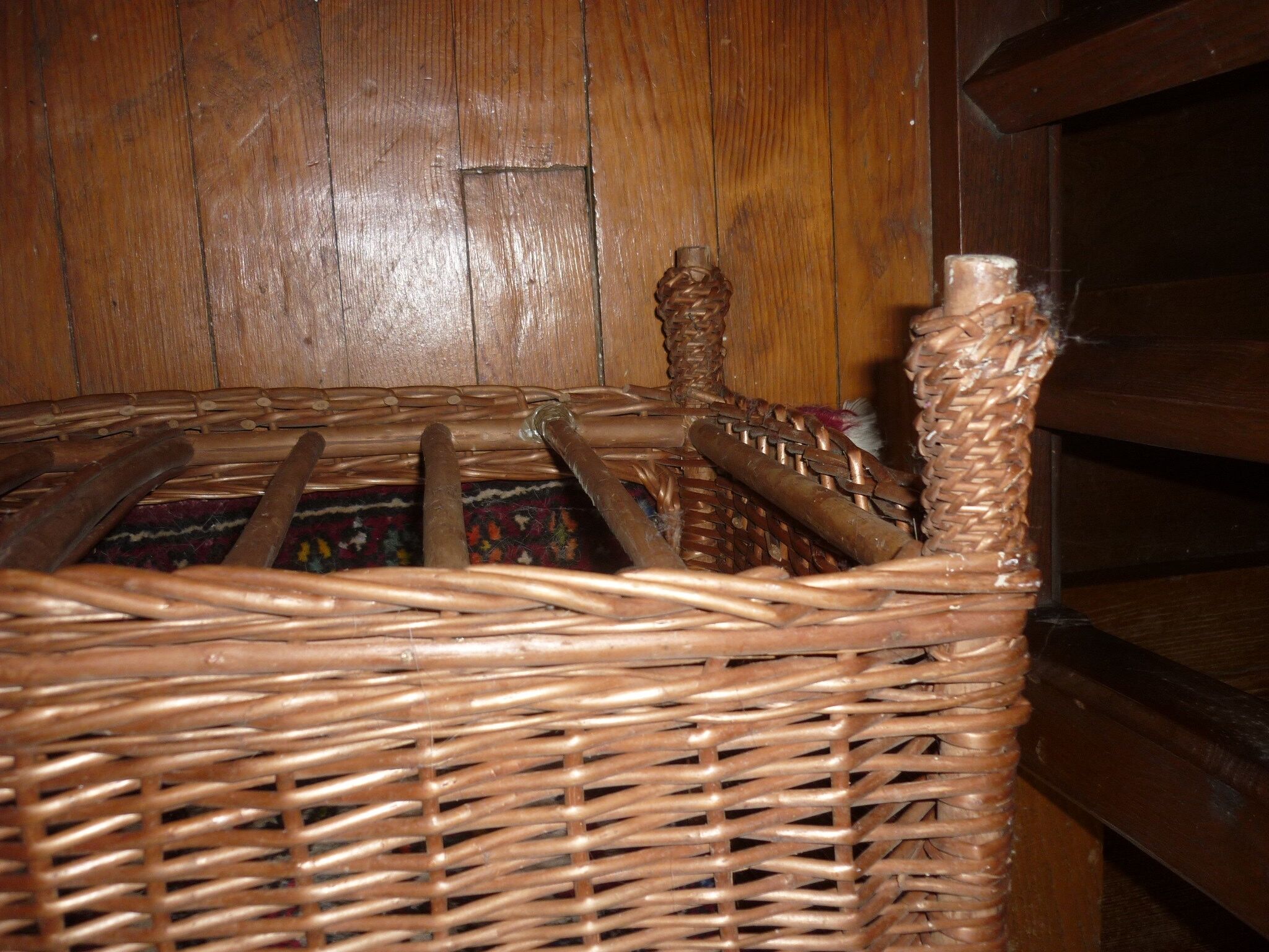 Wicker sofa basket
