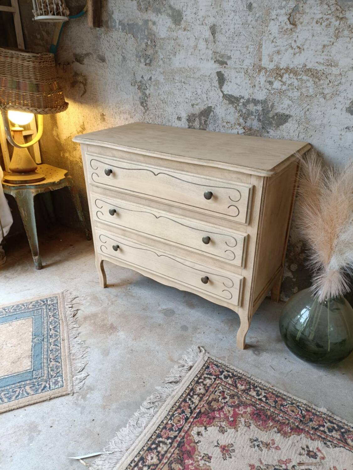 Wooden chest of drawers