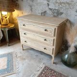 Wooden chest of drawers